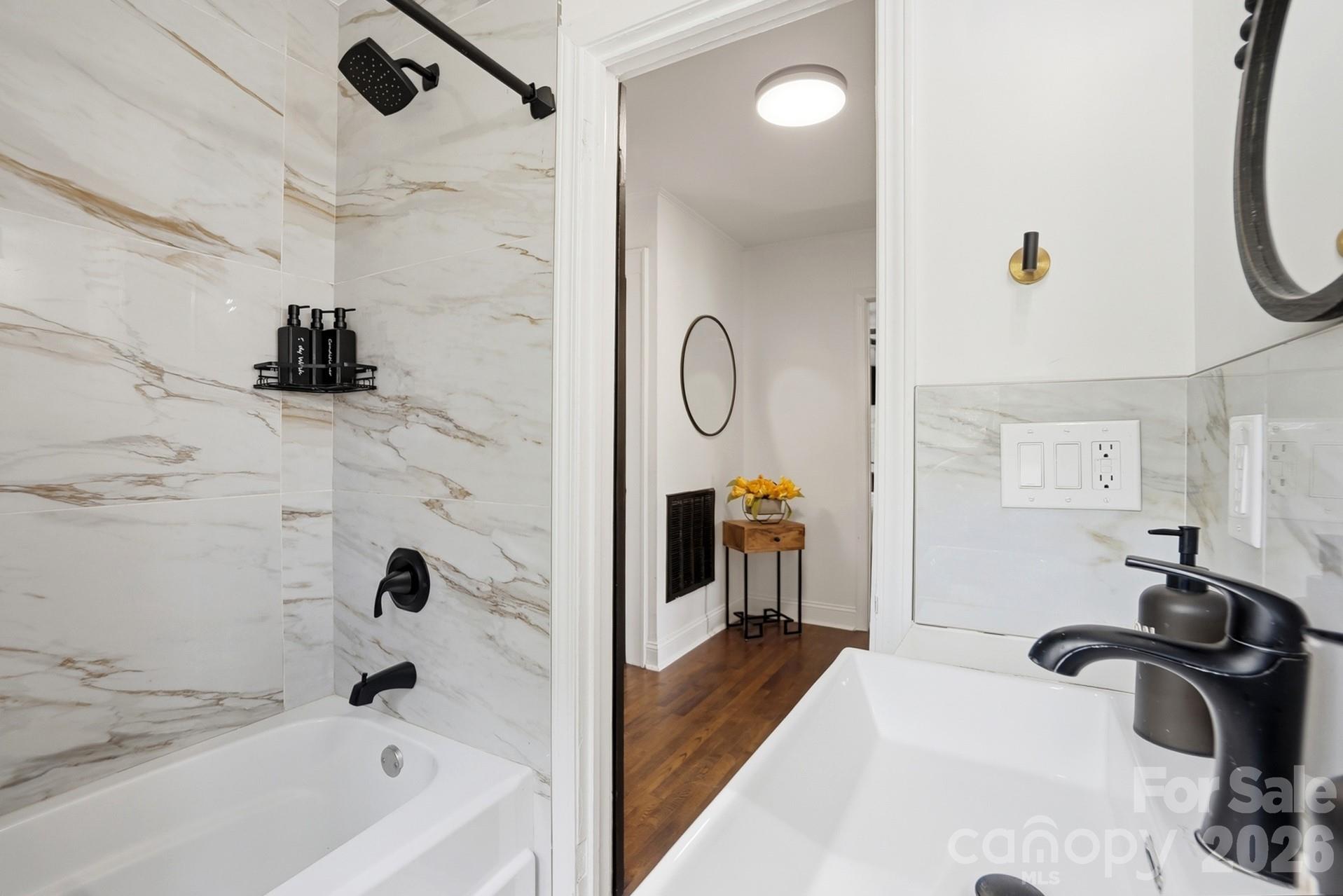 2104 Hillcrest Avenue