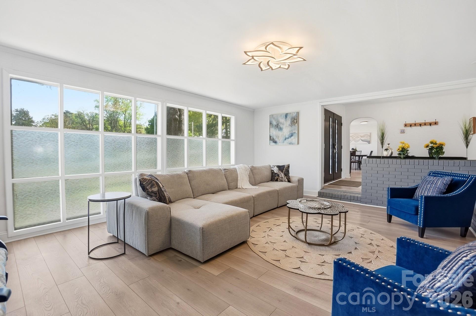 2104 Hillcrest Avenue