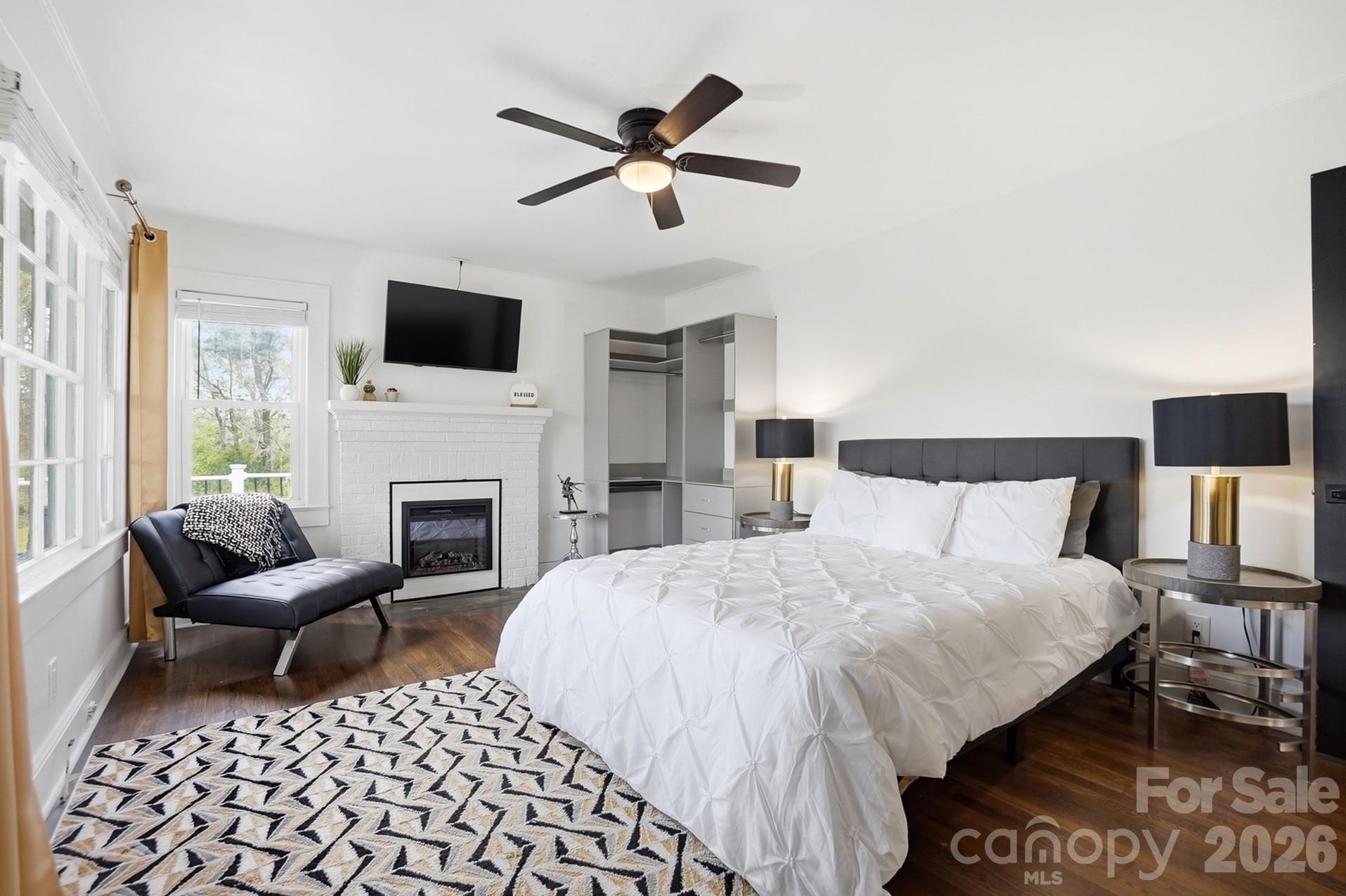 2104 Hillcrest Avenue