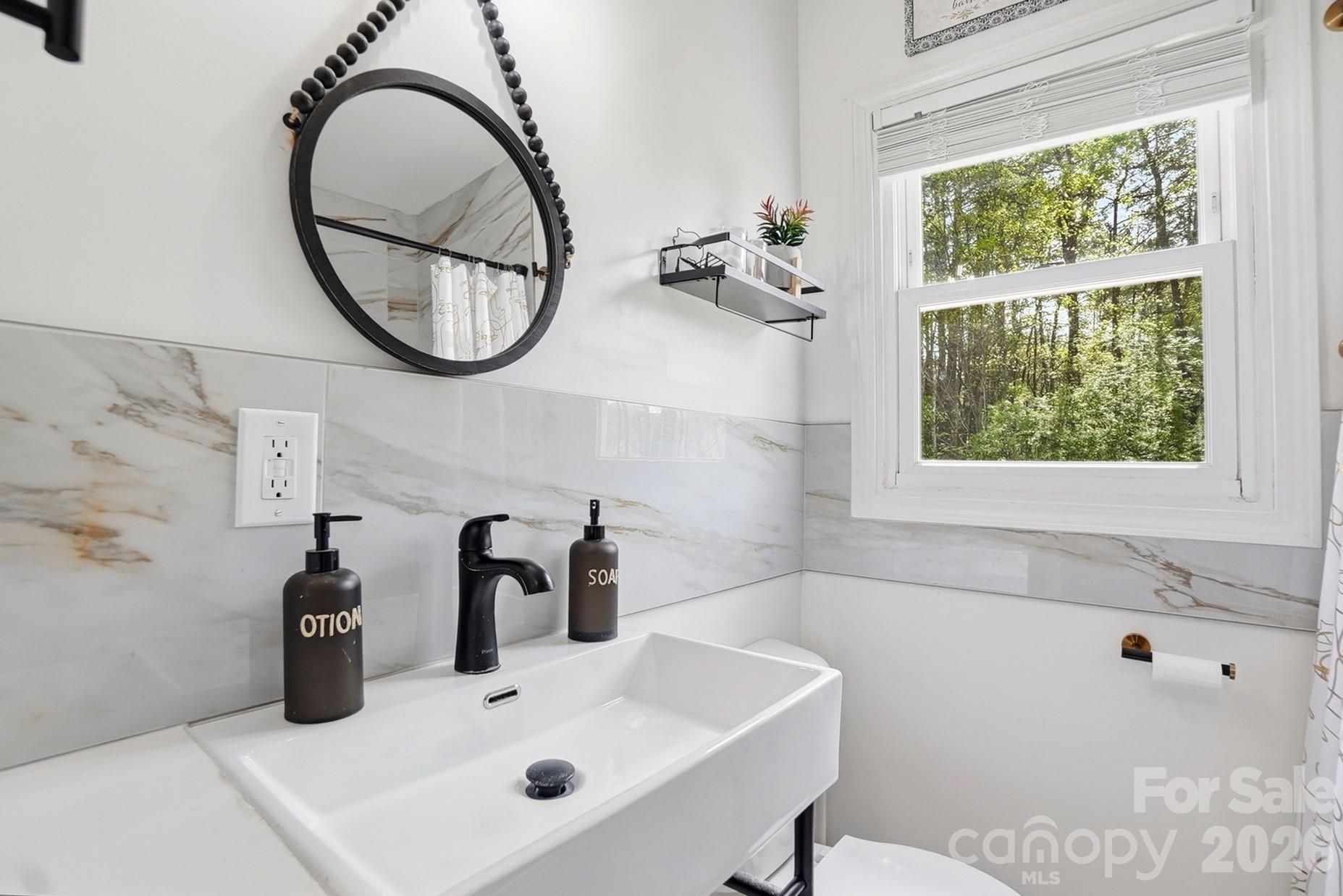 2104 Hillcrest Avenue