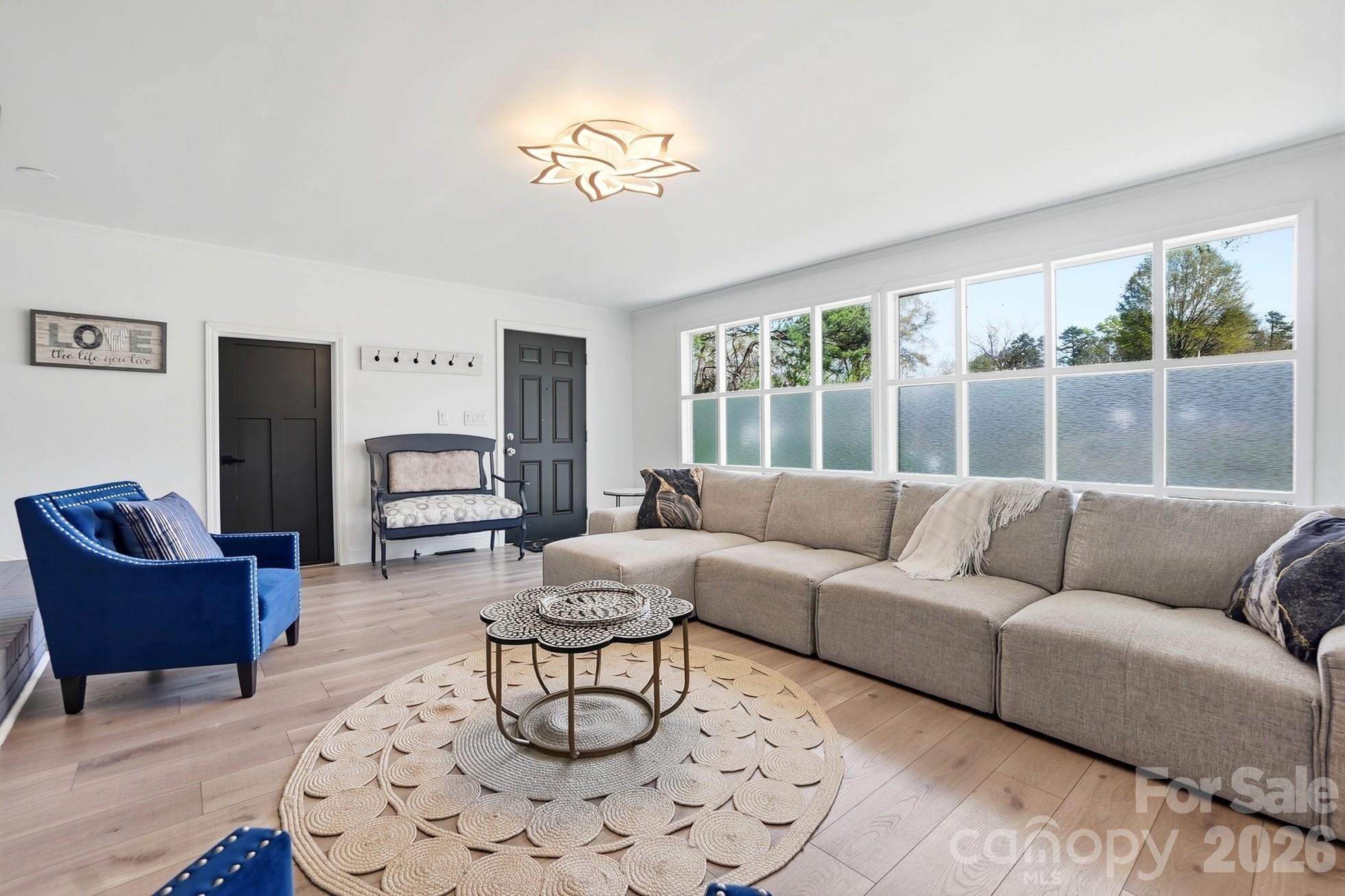 2104 Hillcrest Avenue