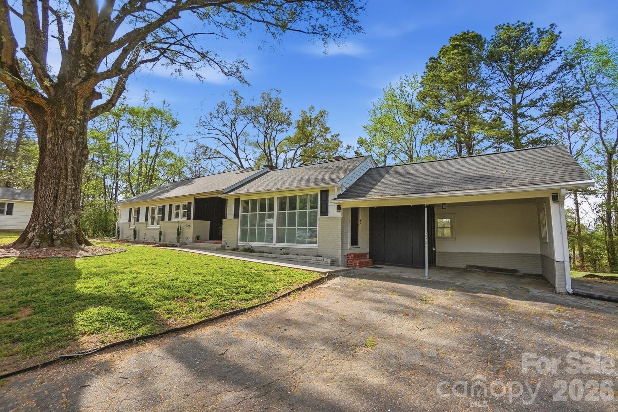 2104 Hillcrest Avenue