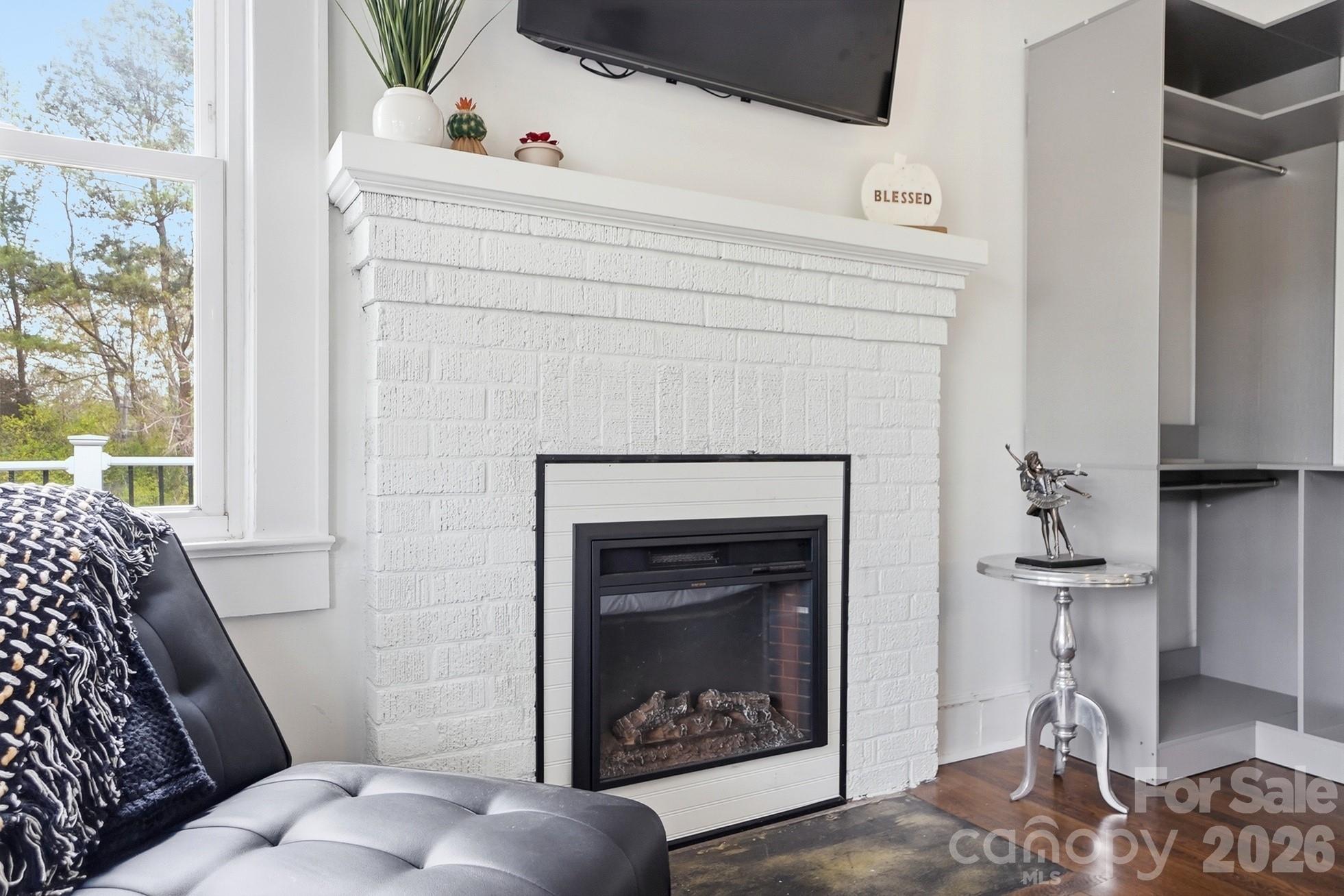 2104 Hillcrest Avenue