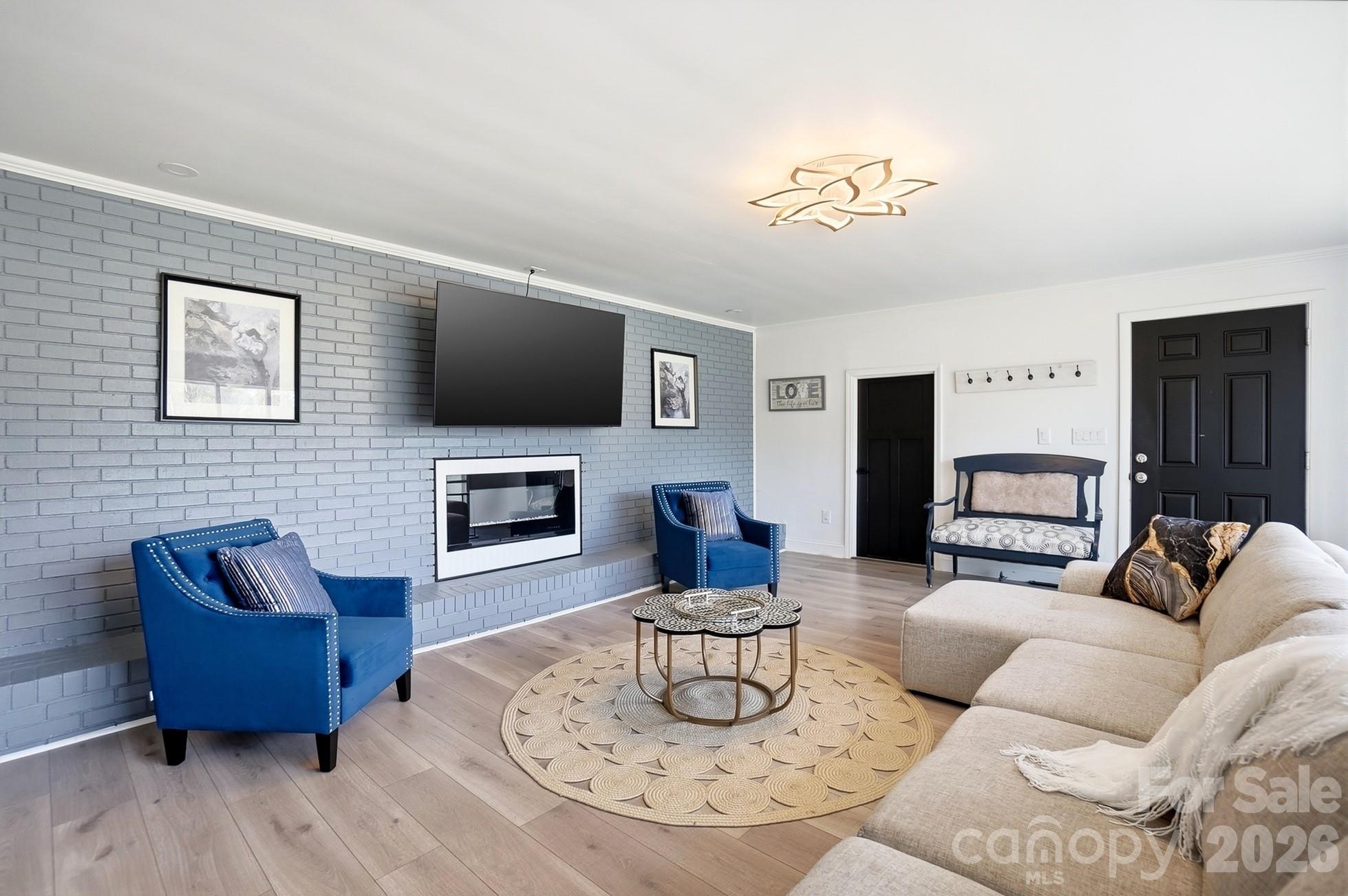 2104 Hillcrest Avenue