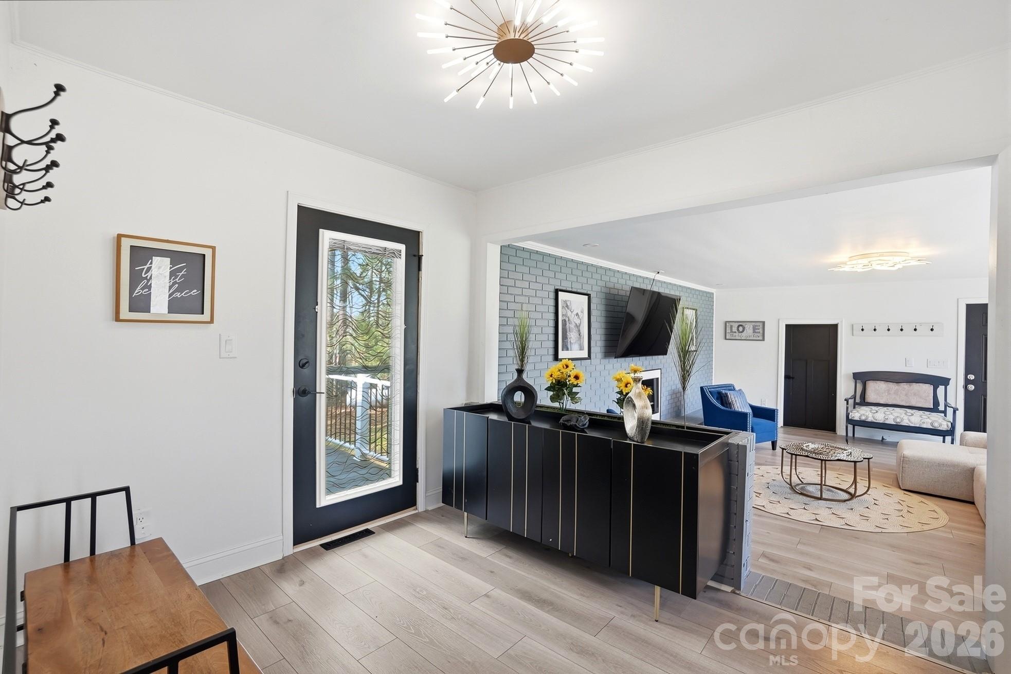 2104 Hillcrest Avenue