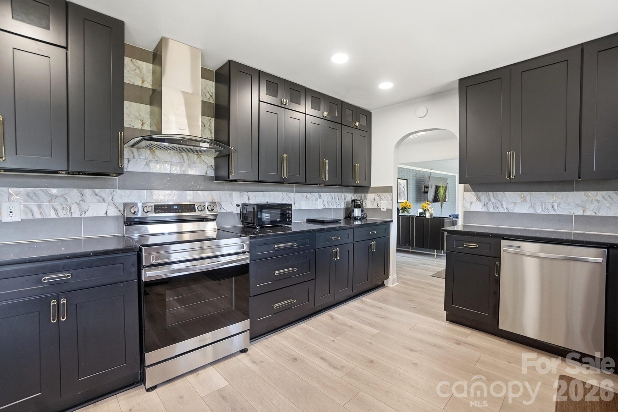 2104 Hillcrest Avenue