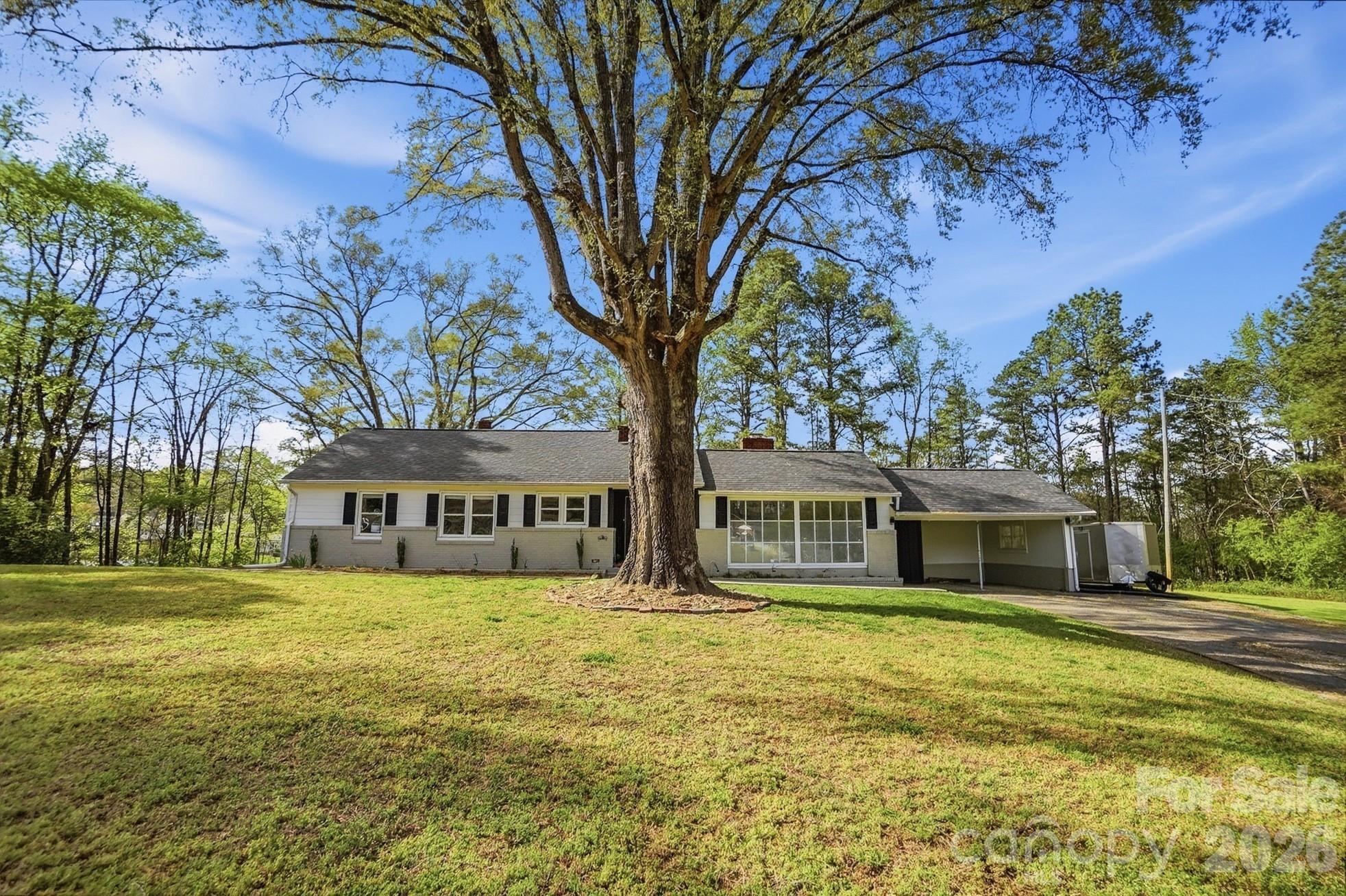 2104 Hillcrest Avenue