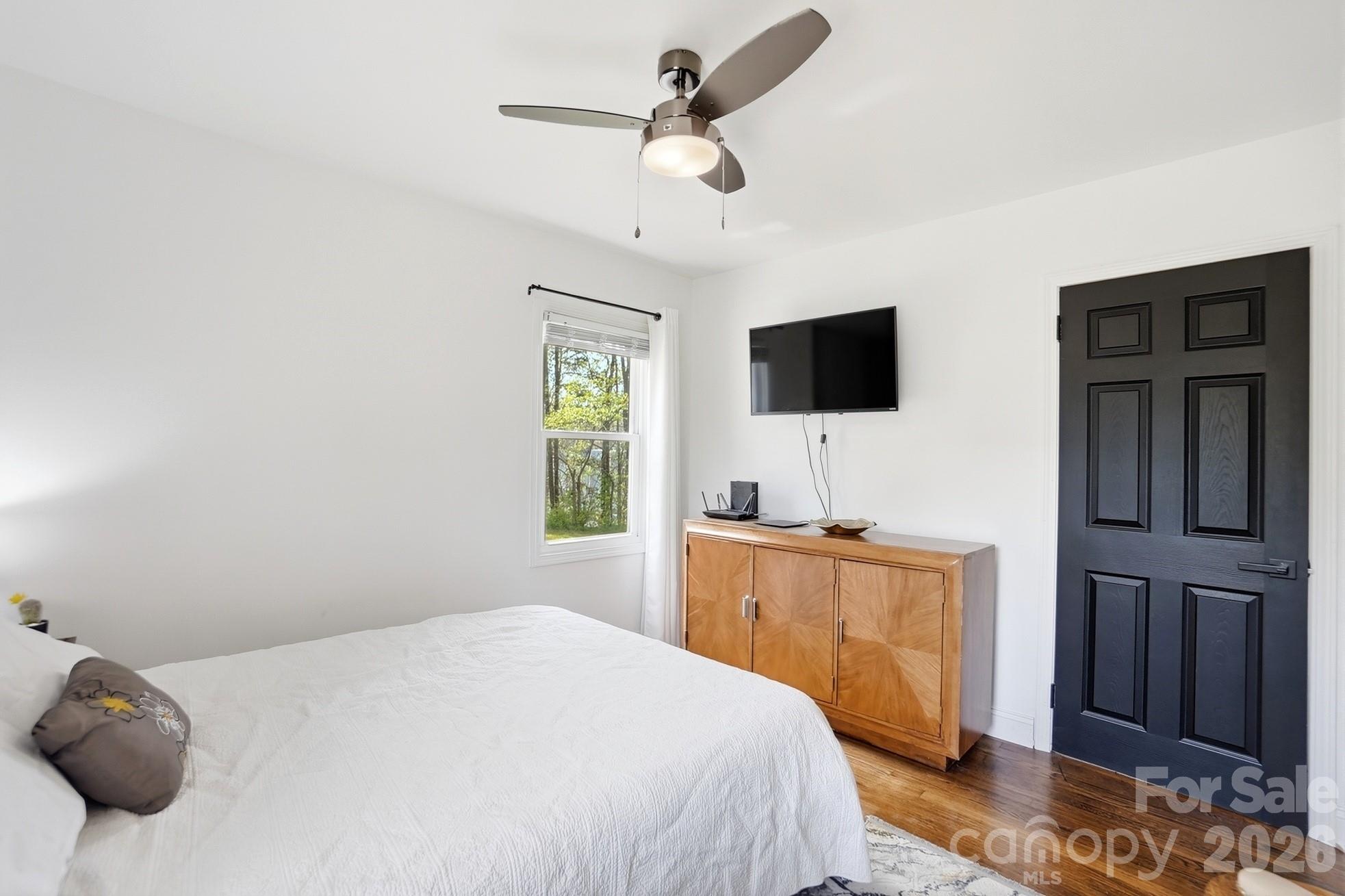 2104 Hillcrest Avenue