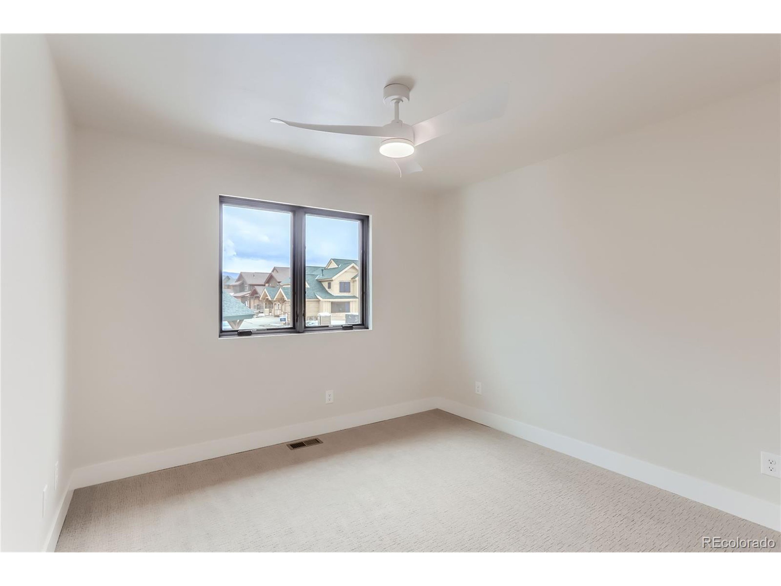 1103 Lupine Ln