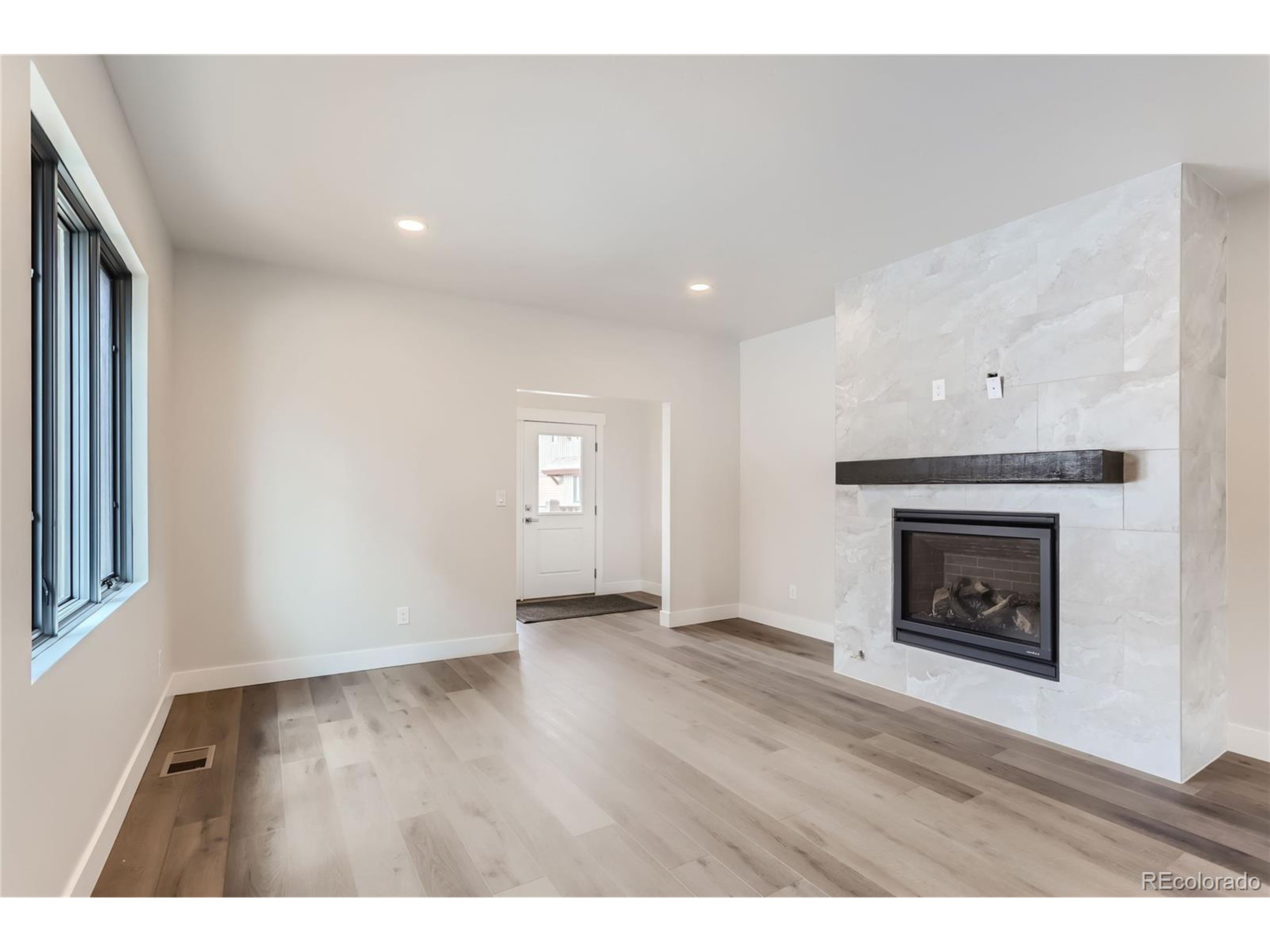 1103 Lupine Ln