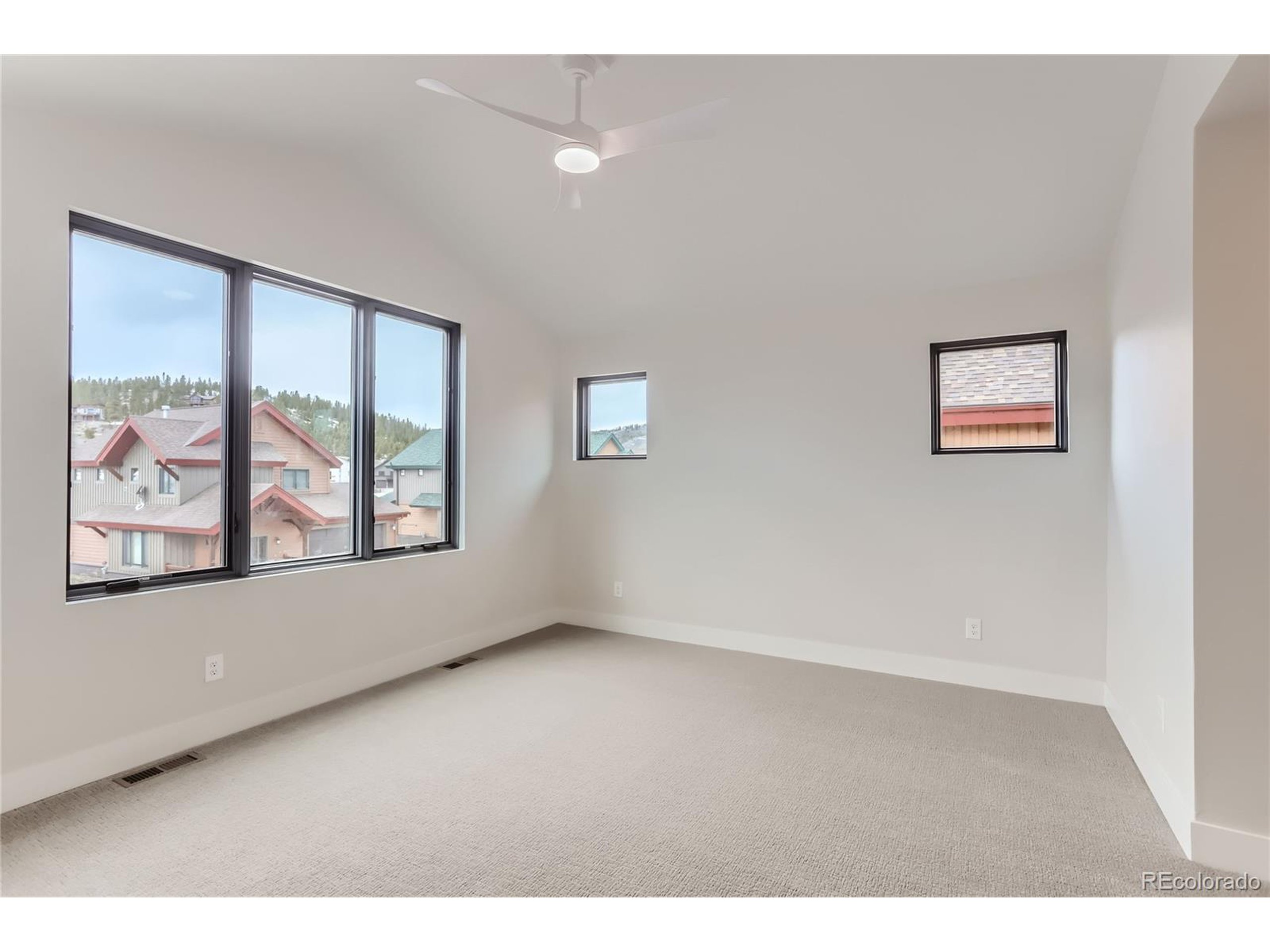 1103 Lupine Ln