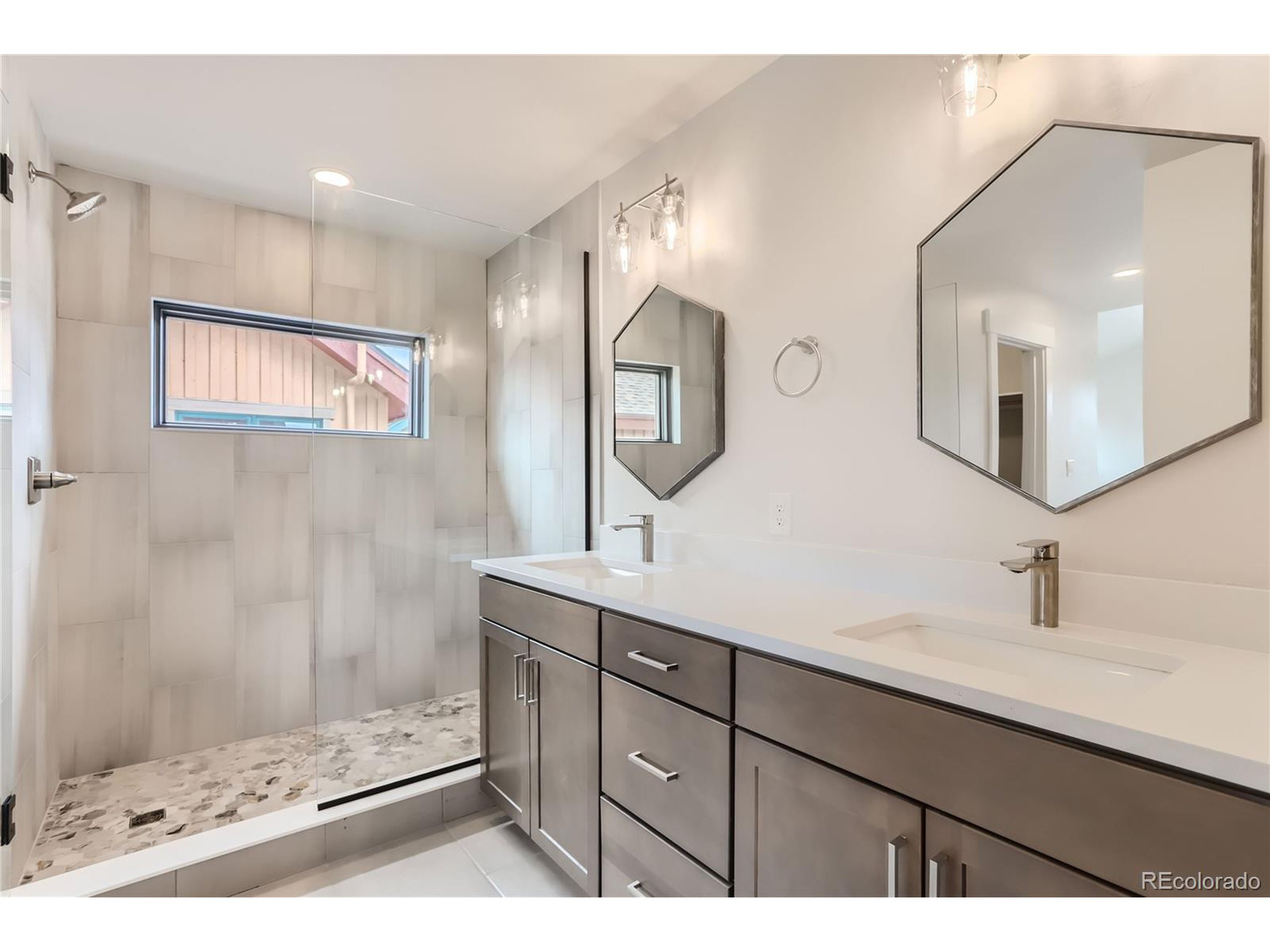 1103 Lupine Ln