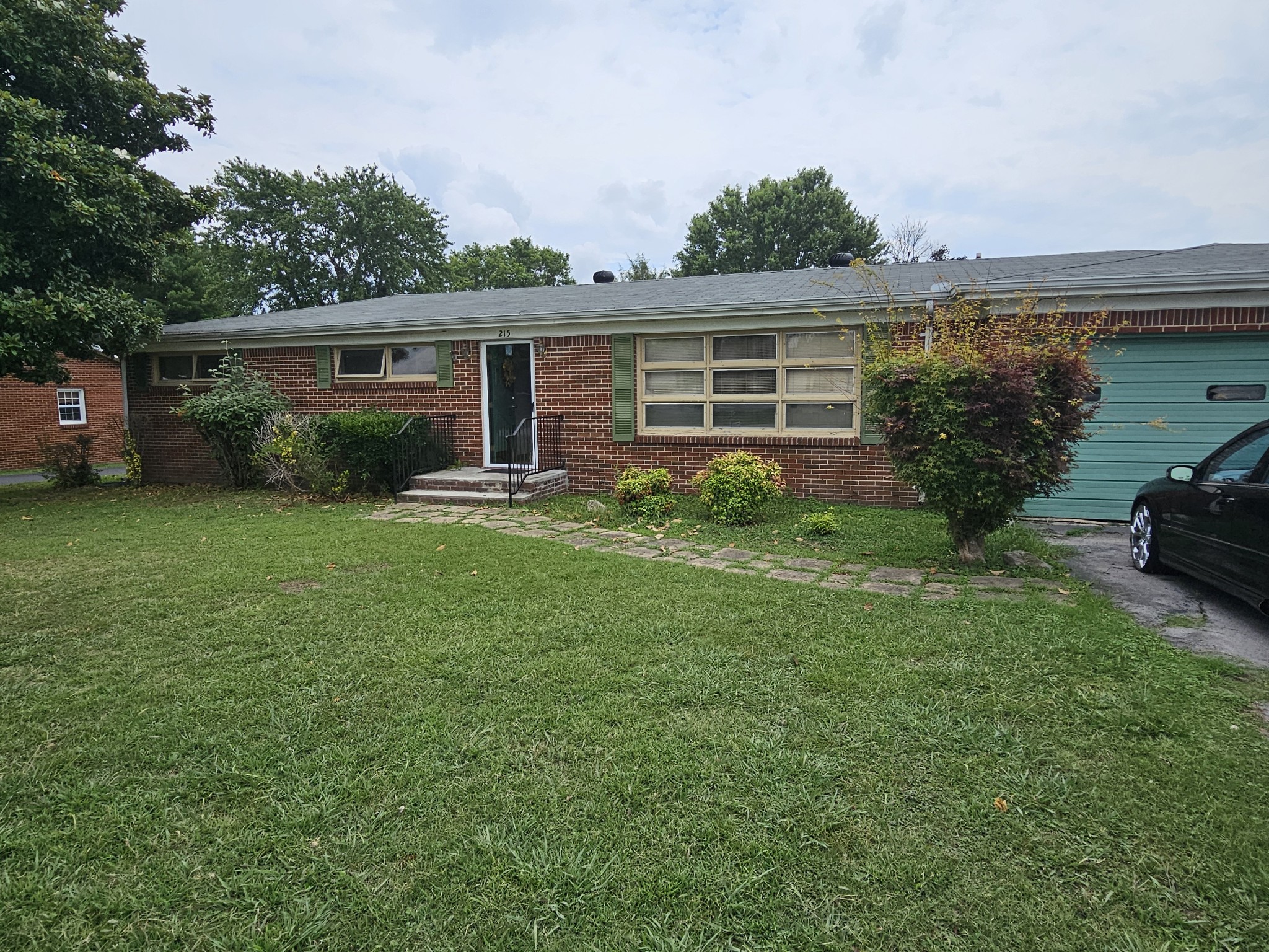 215 Cardinal Dr