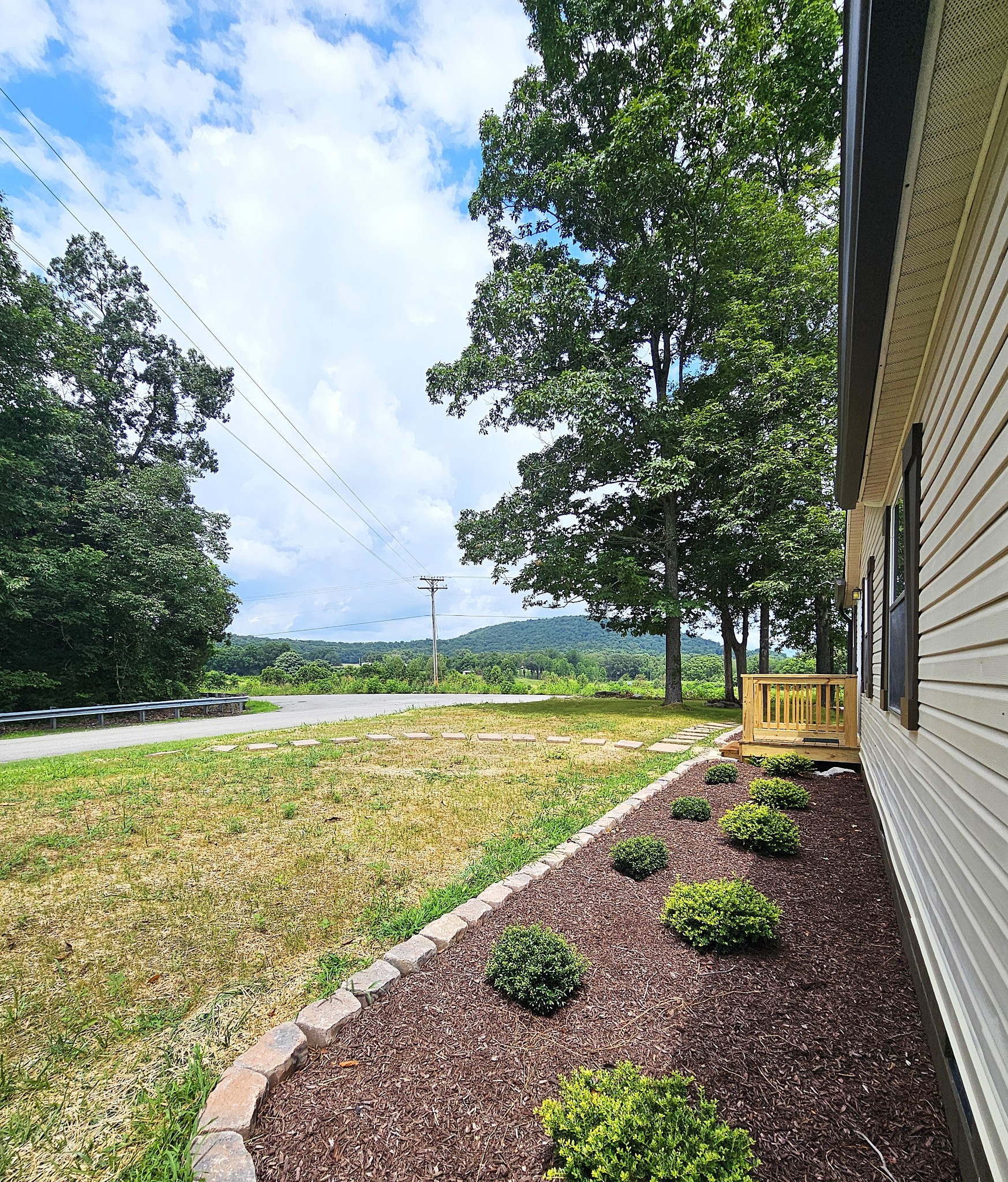 17 Rocky River Rd