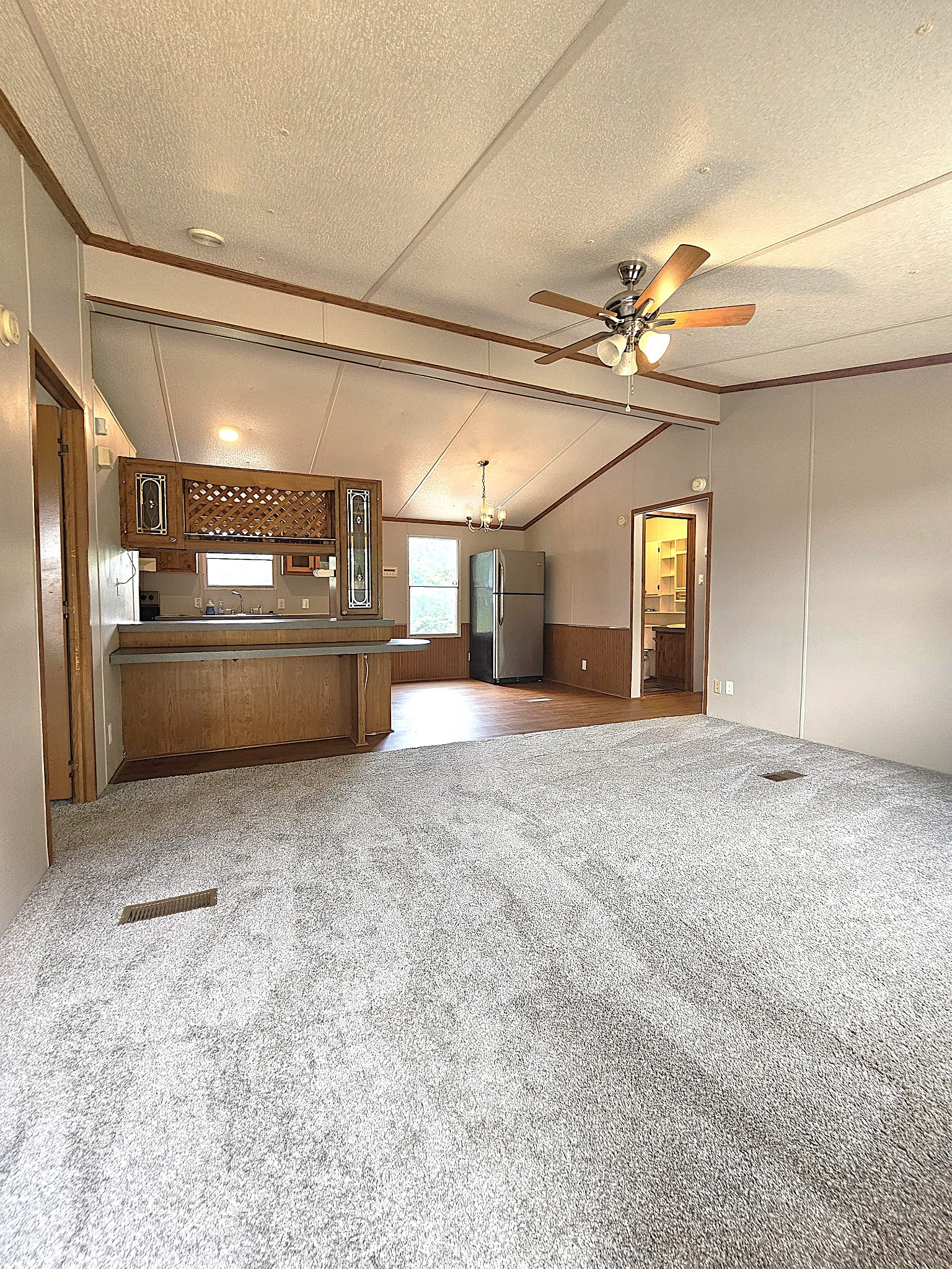 17 Rocky River Rd