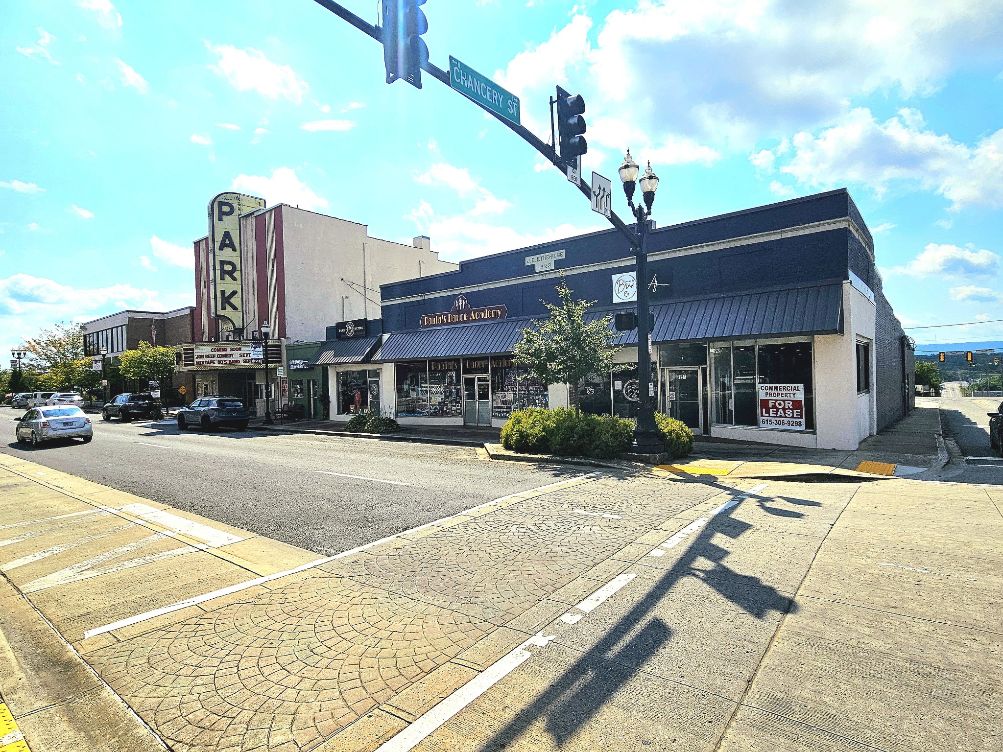 121 W Main St, W