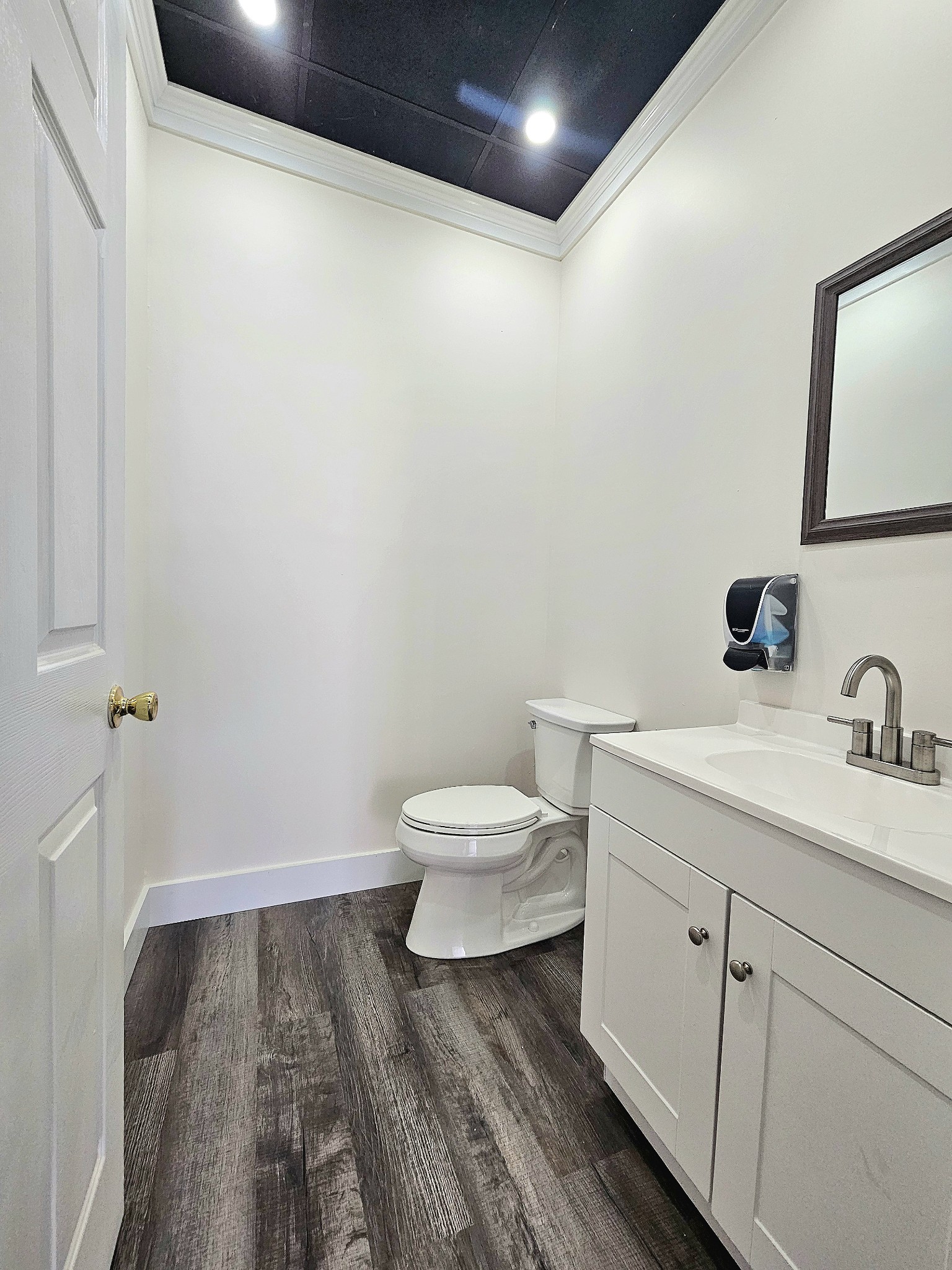 121 W Main St, W