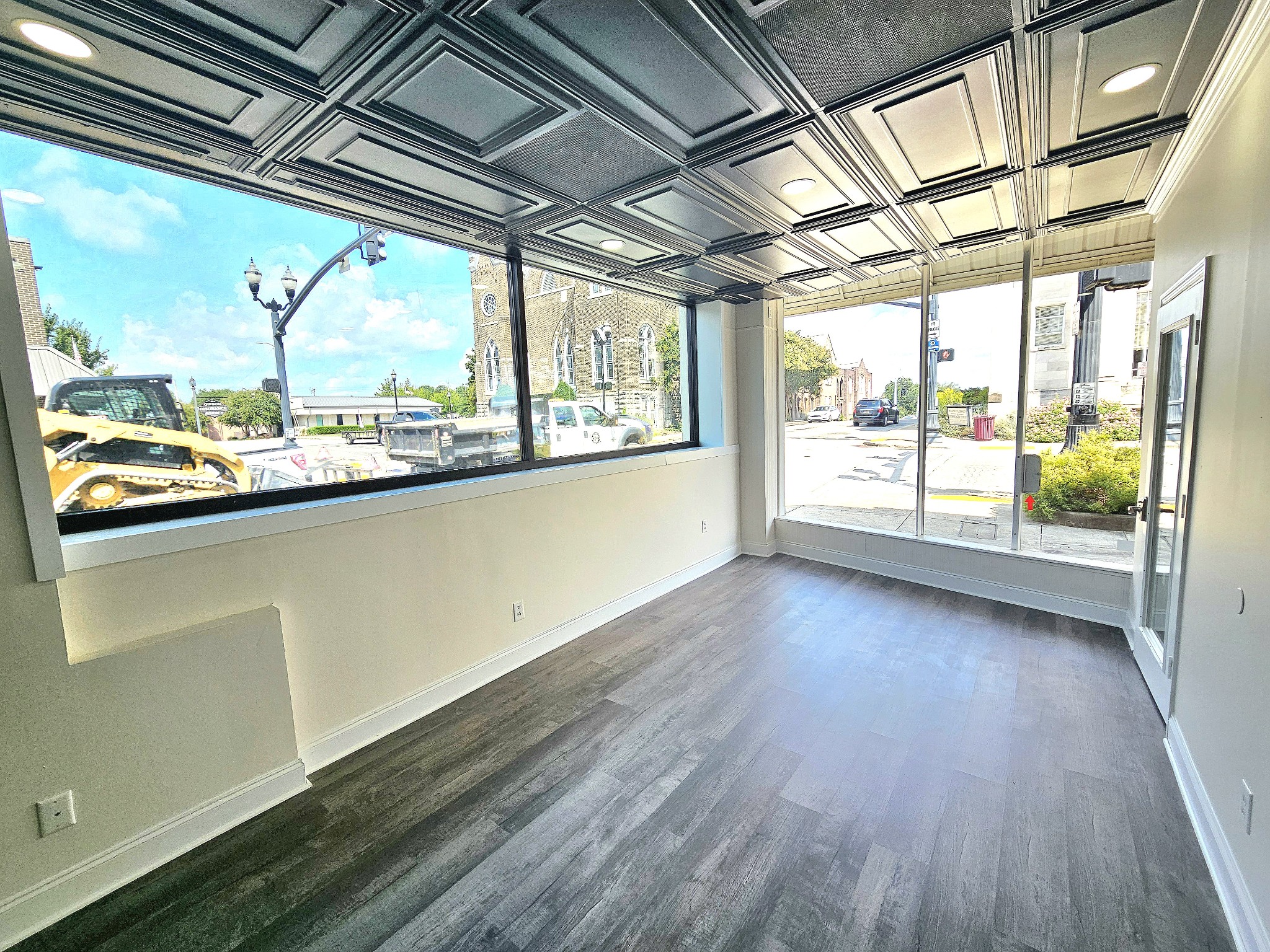 121 W Main St, W