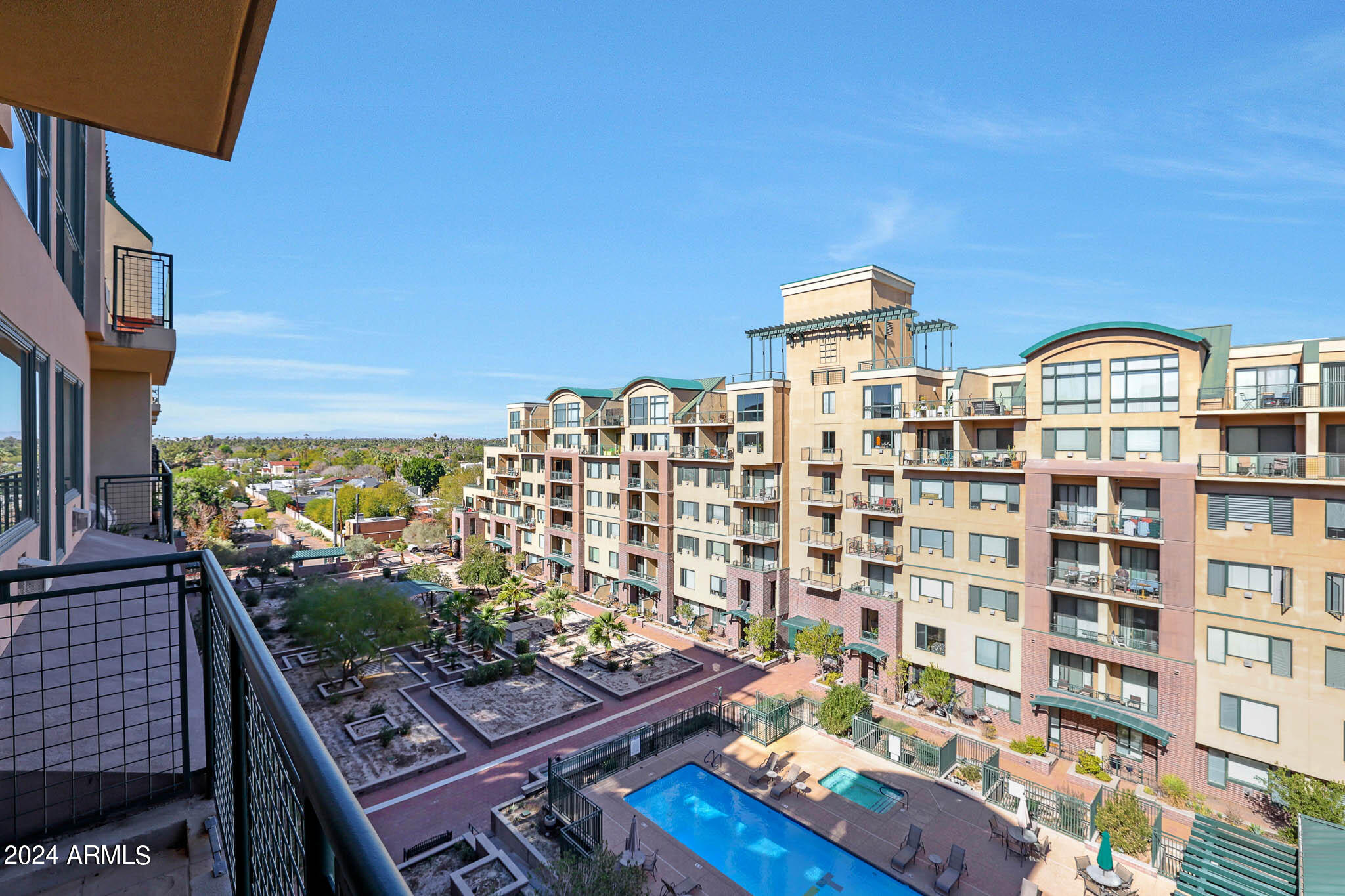 16 W ENCANTO Boulevard, 607