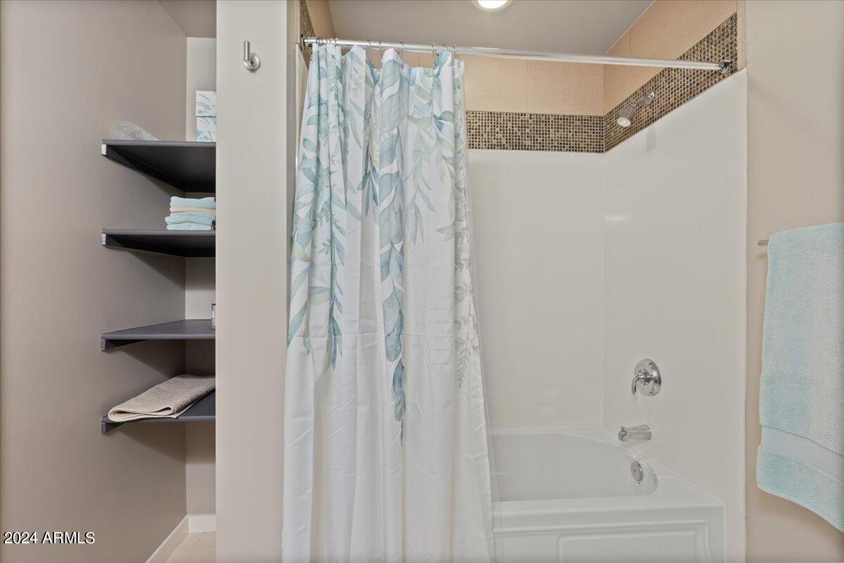 1 E LEXINGTON Avenue, 601