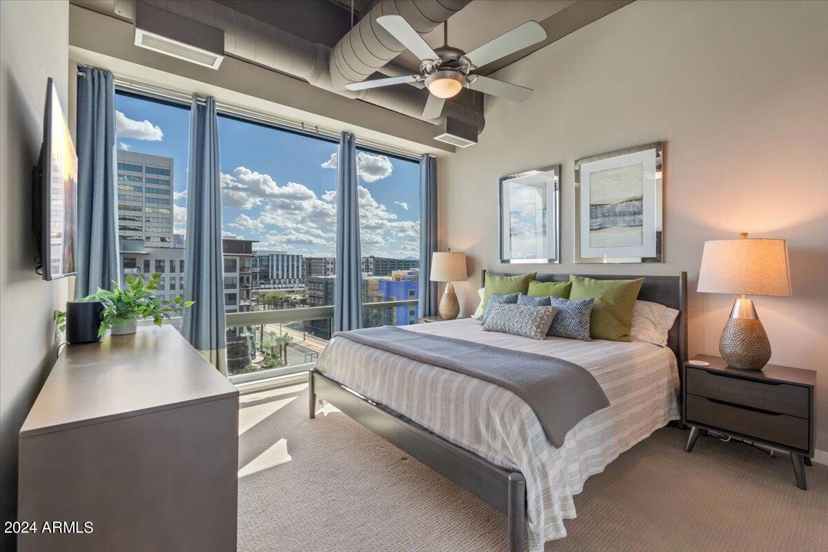 1 E LEXINGTON Avenue, 601