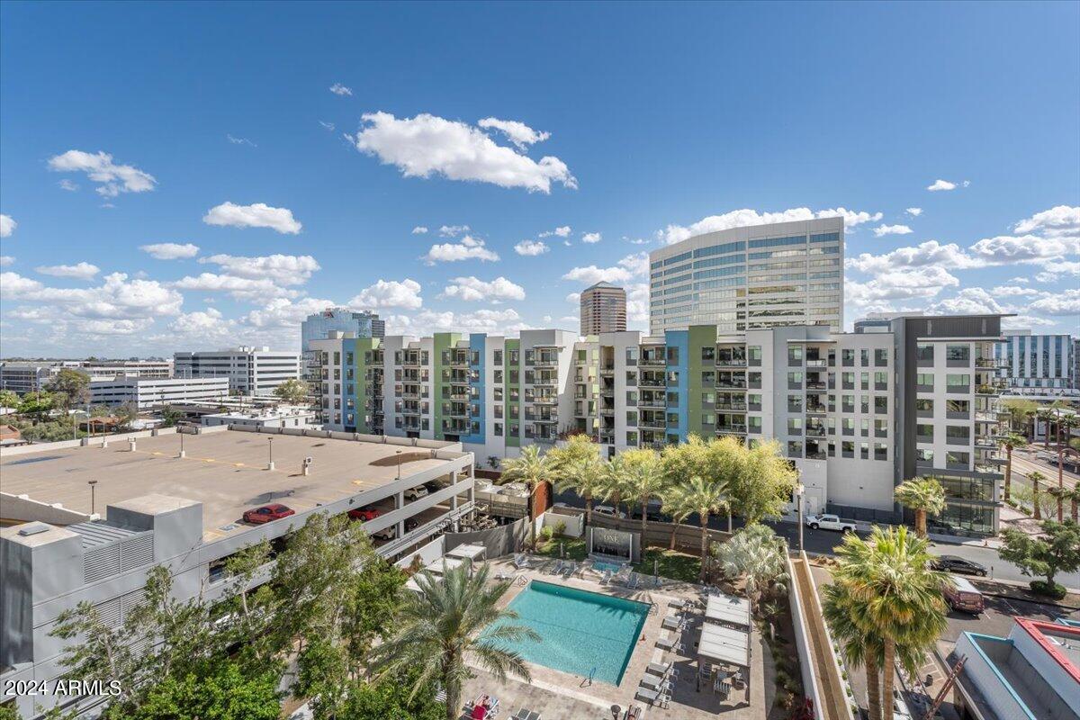 1 E LEXINGTON Avenue, 601