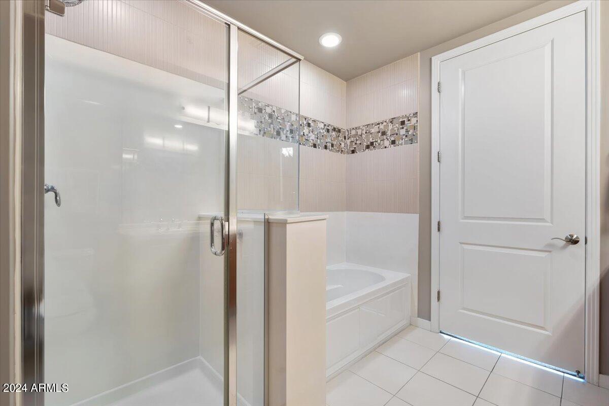 1 E LEXINGTON Avenue, 601
