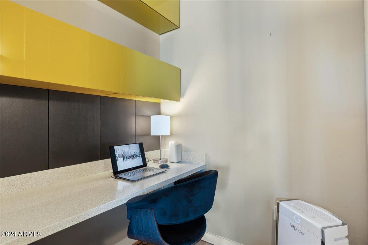 1 E LEXINGTON Avenue, 601