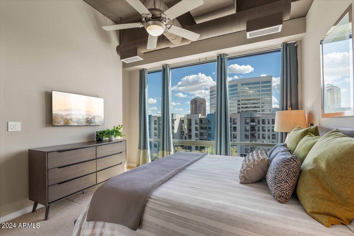 1 E LEXINGTON Avenue, 601