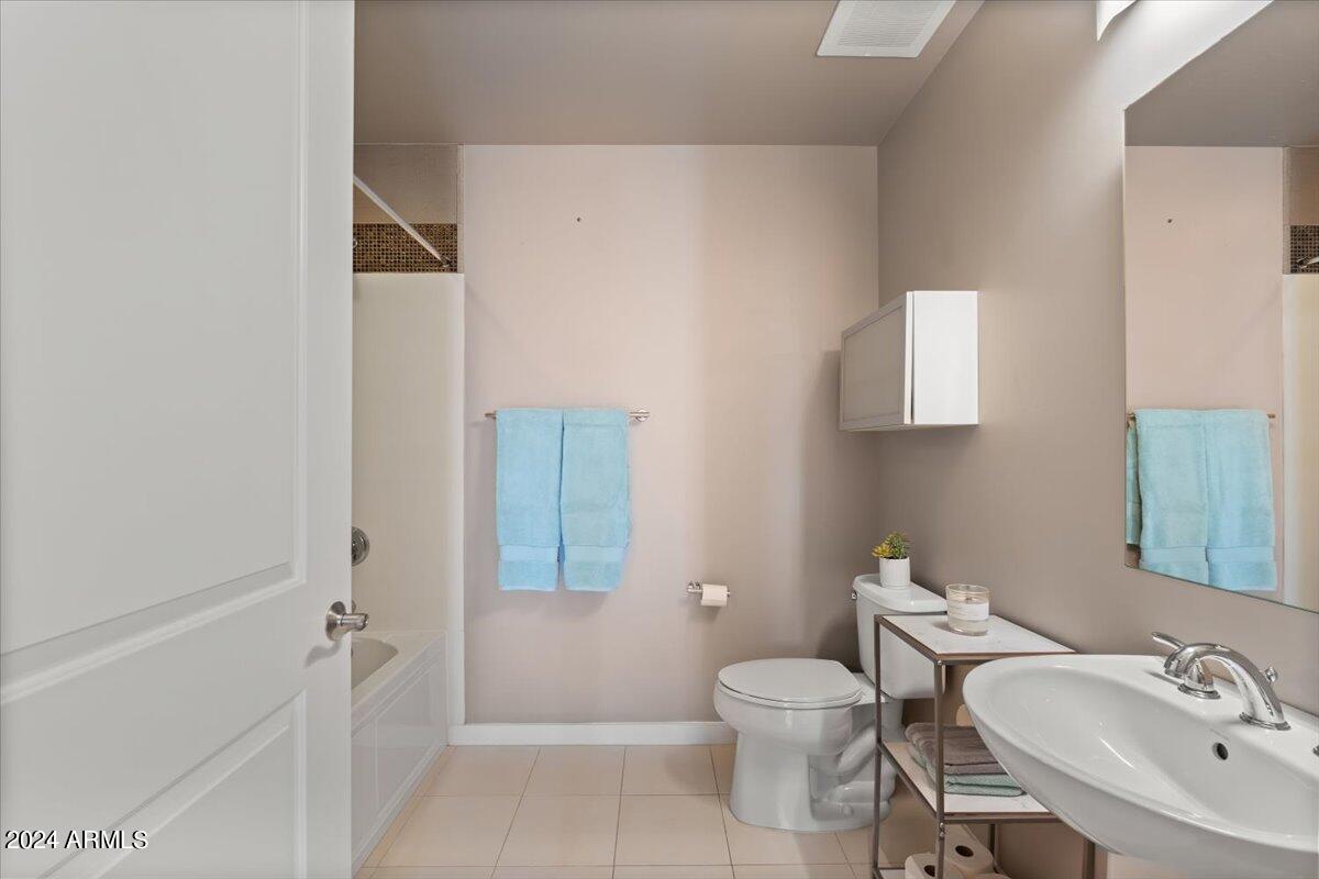 1 E LEXINGTON Avenue, 601