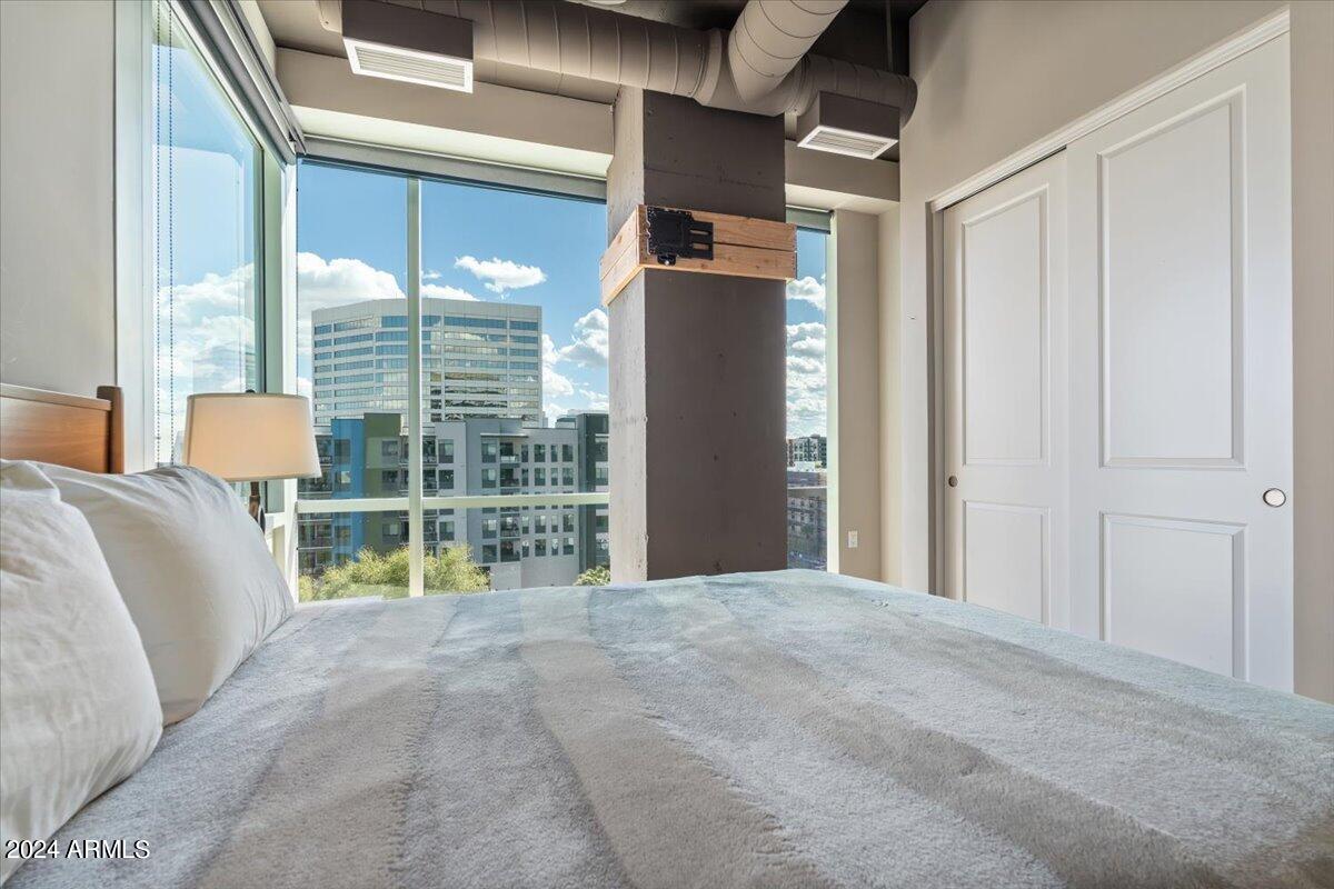 1 E LEXINGTON Avenue, 601