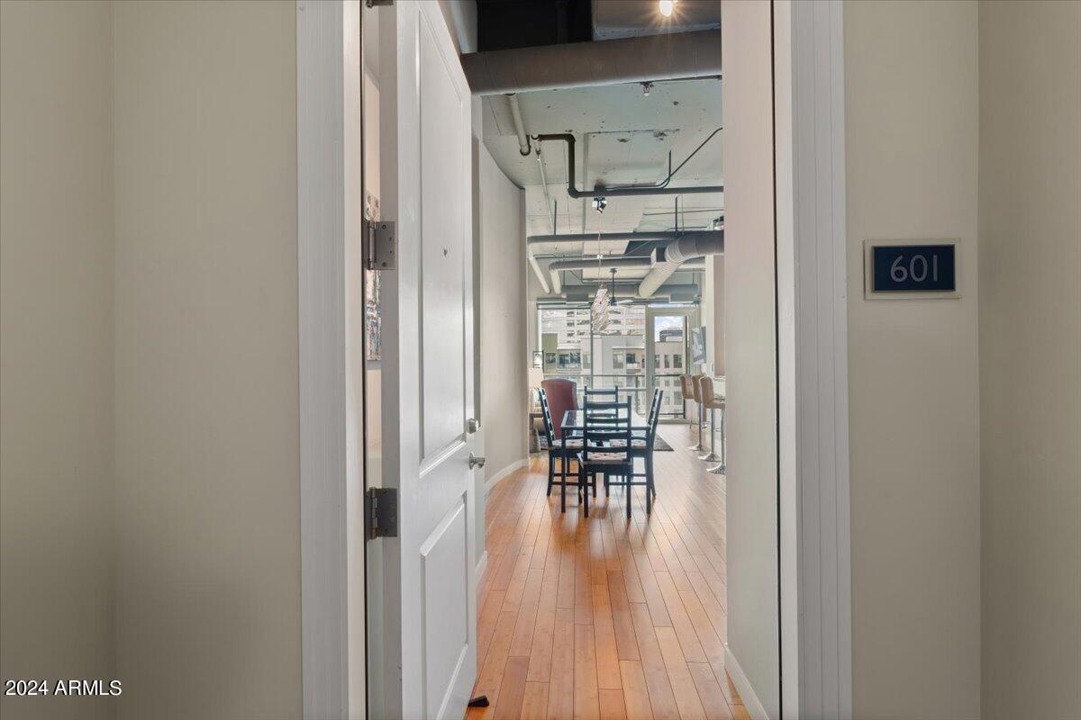 1 E LEXINGTON Avenue, 601