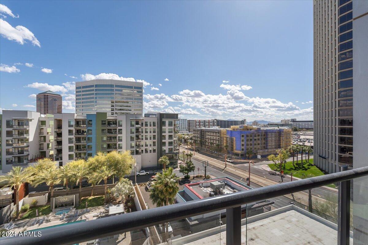 1 E LEXINGTON Avenue, 601