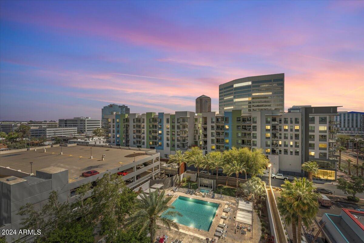 1 E LEXINGTON Avenue, 601