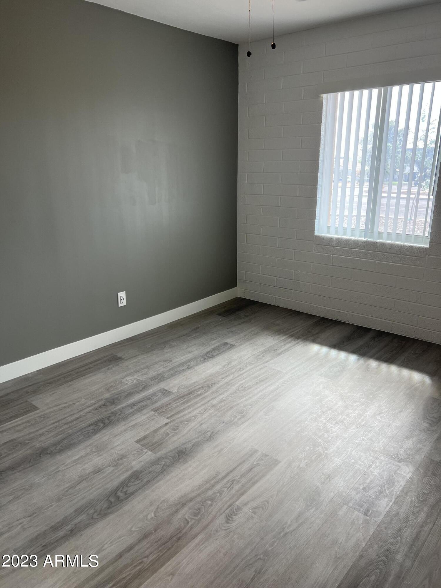 10 E Mountain View Road
