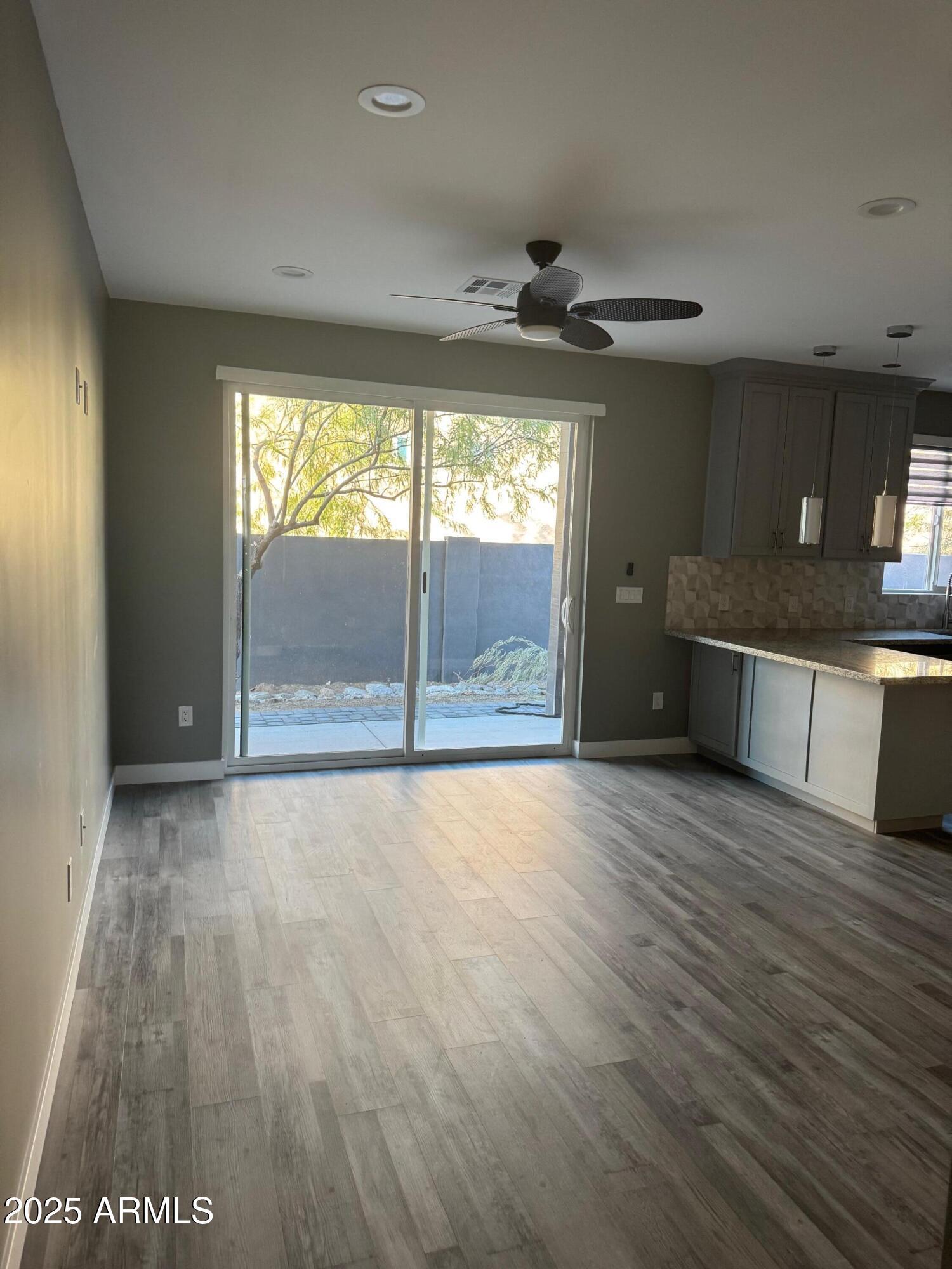 1406 E Cinnabar Avenue, 1
