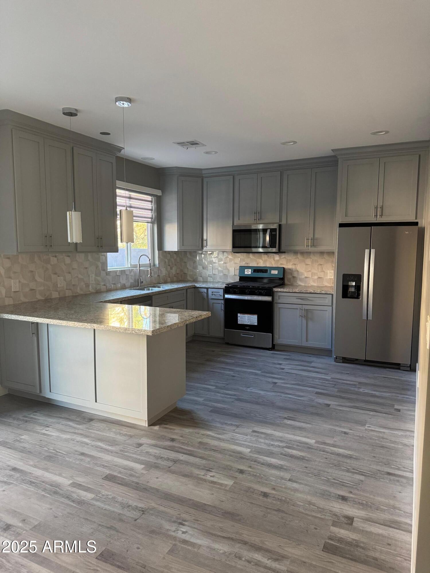 1406 E Cinnabar Avenue, 1