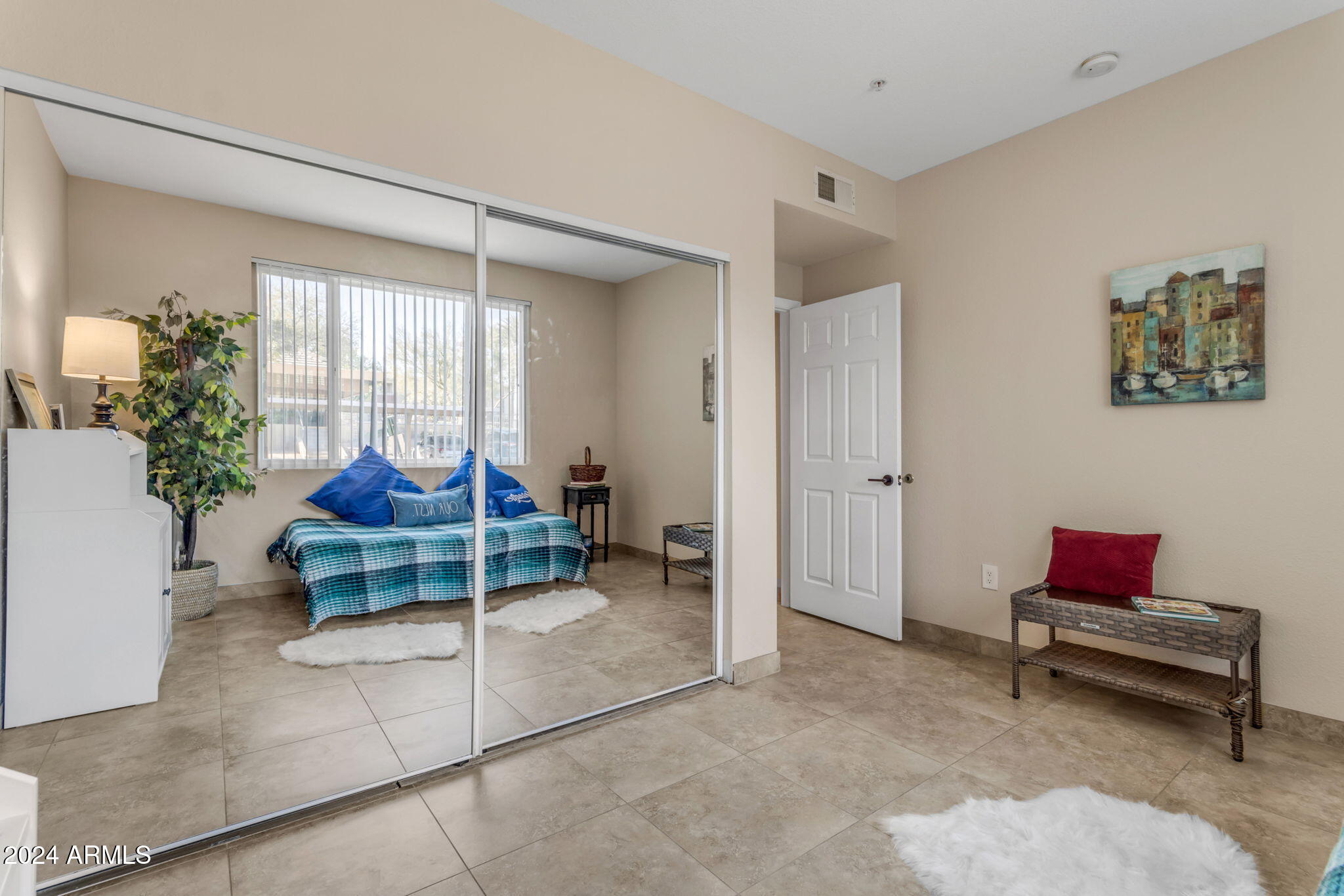 5401 E VAN BUREN Street, 1006