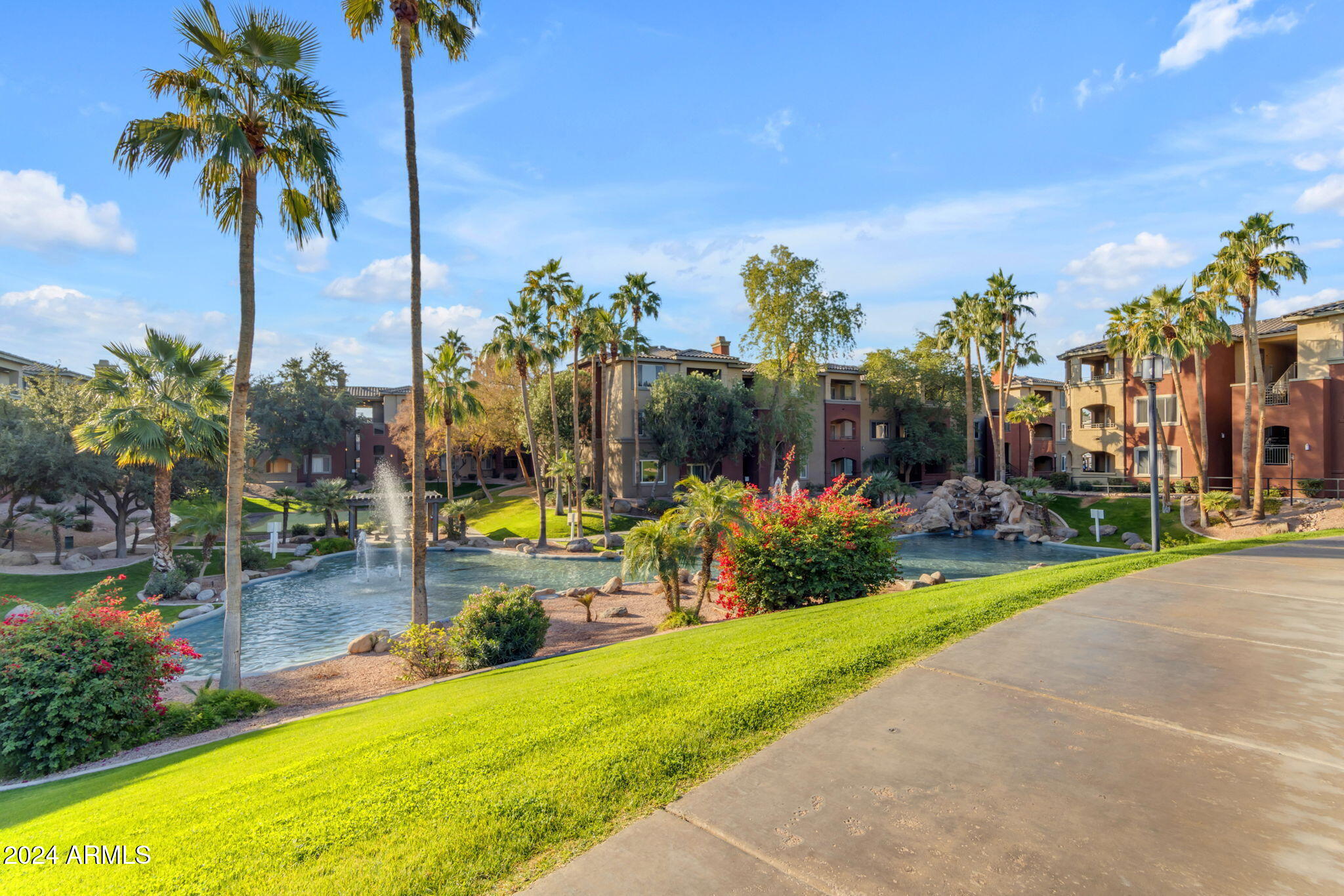 5401 E VAN BUREN Street, 1006