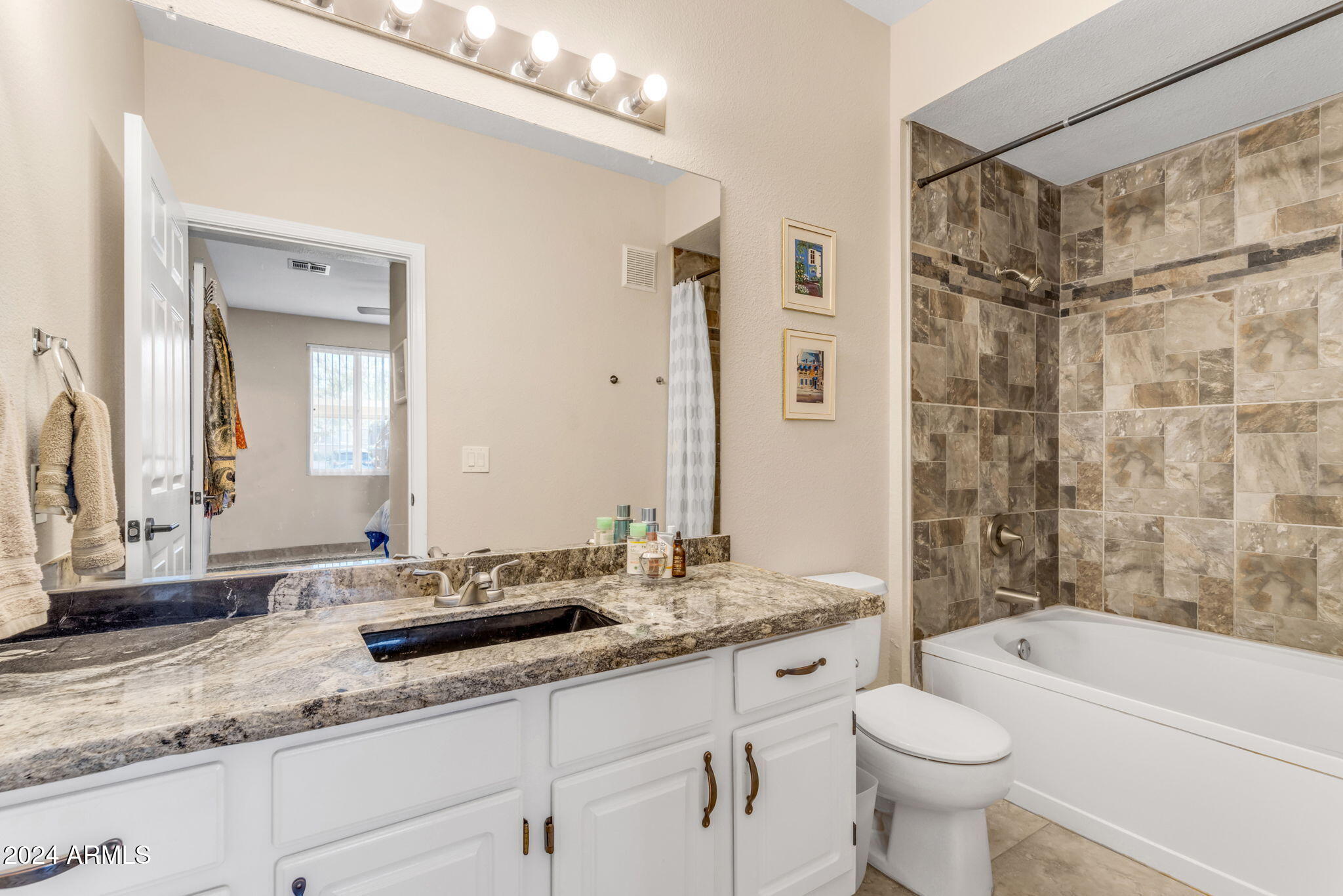 5401 E VAN BUREN Street, 1006