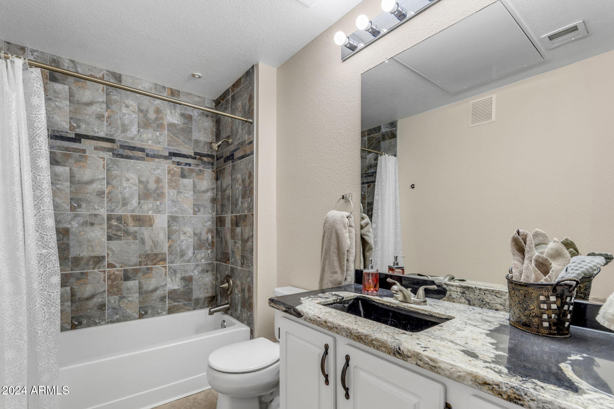 5401 E VAN BUREN Street, 1006