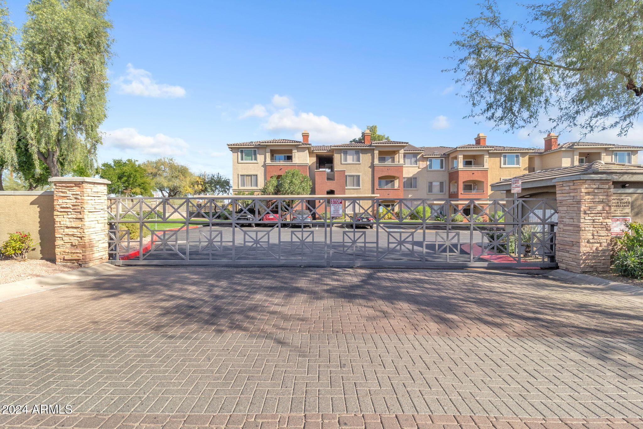 5401 E VAN BUREN Street, 1006