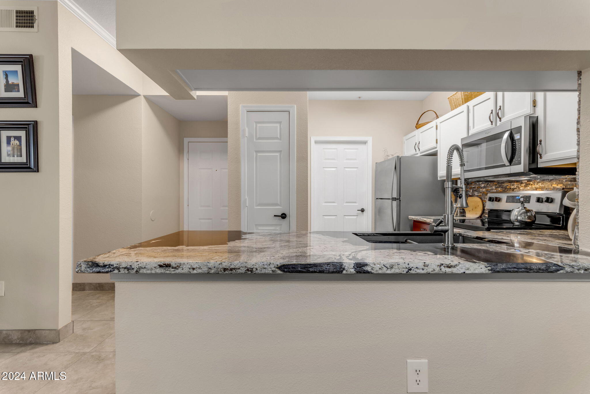 5401 E VAN BUREN Street, 1006