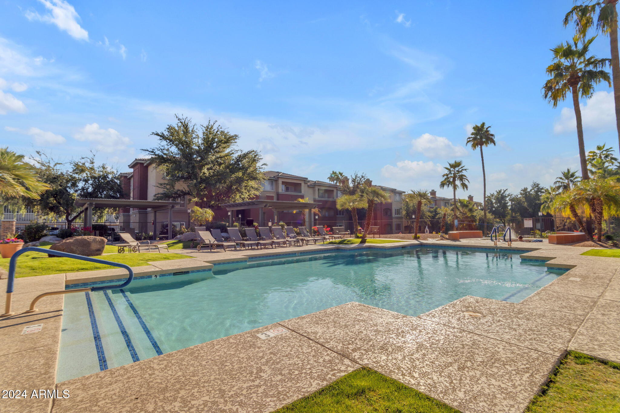 5401 E VAN BUREN Street, 1006