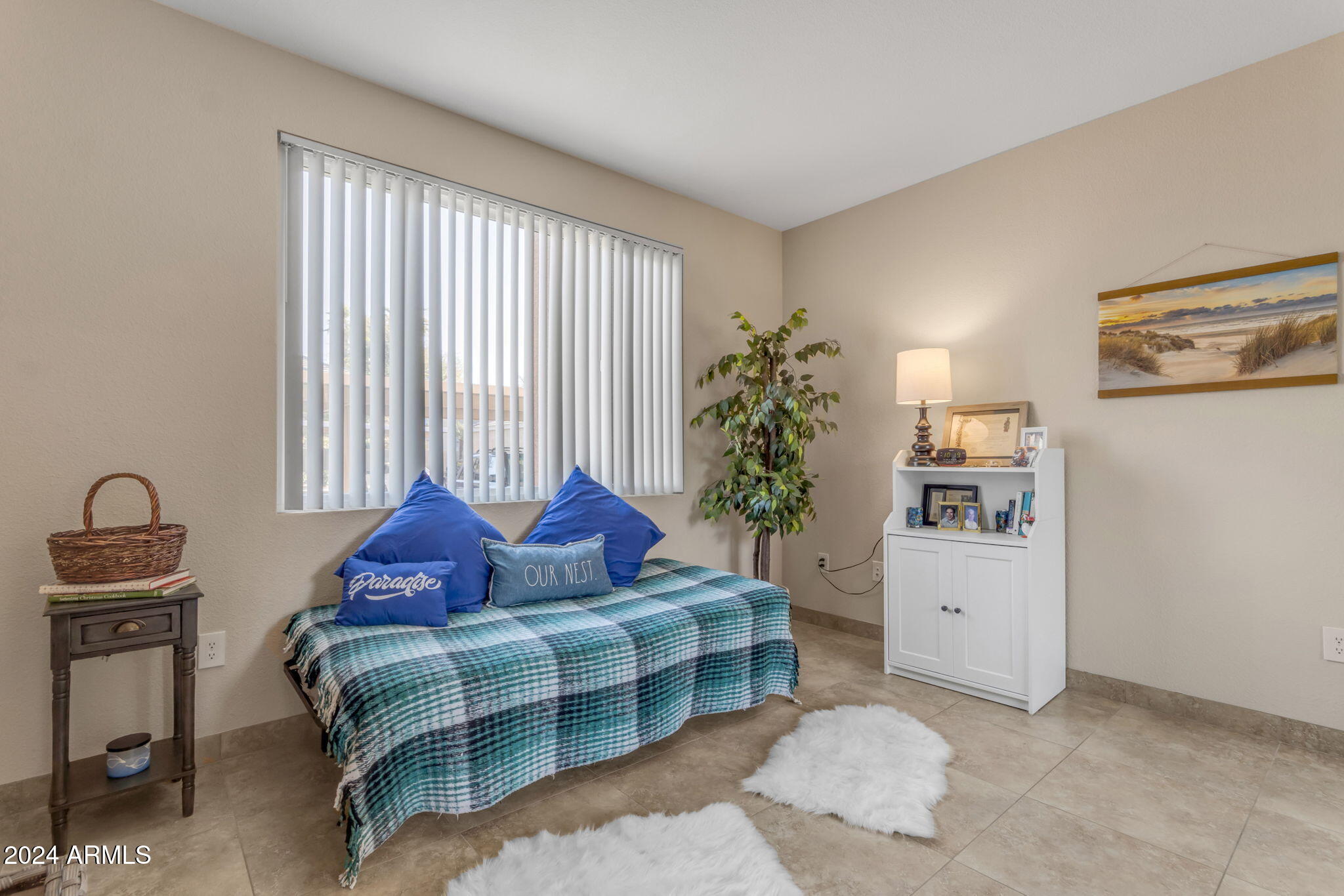 5401 E VAN BUREN Street, 1006