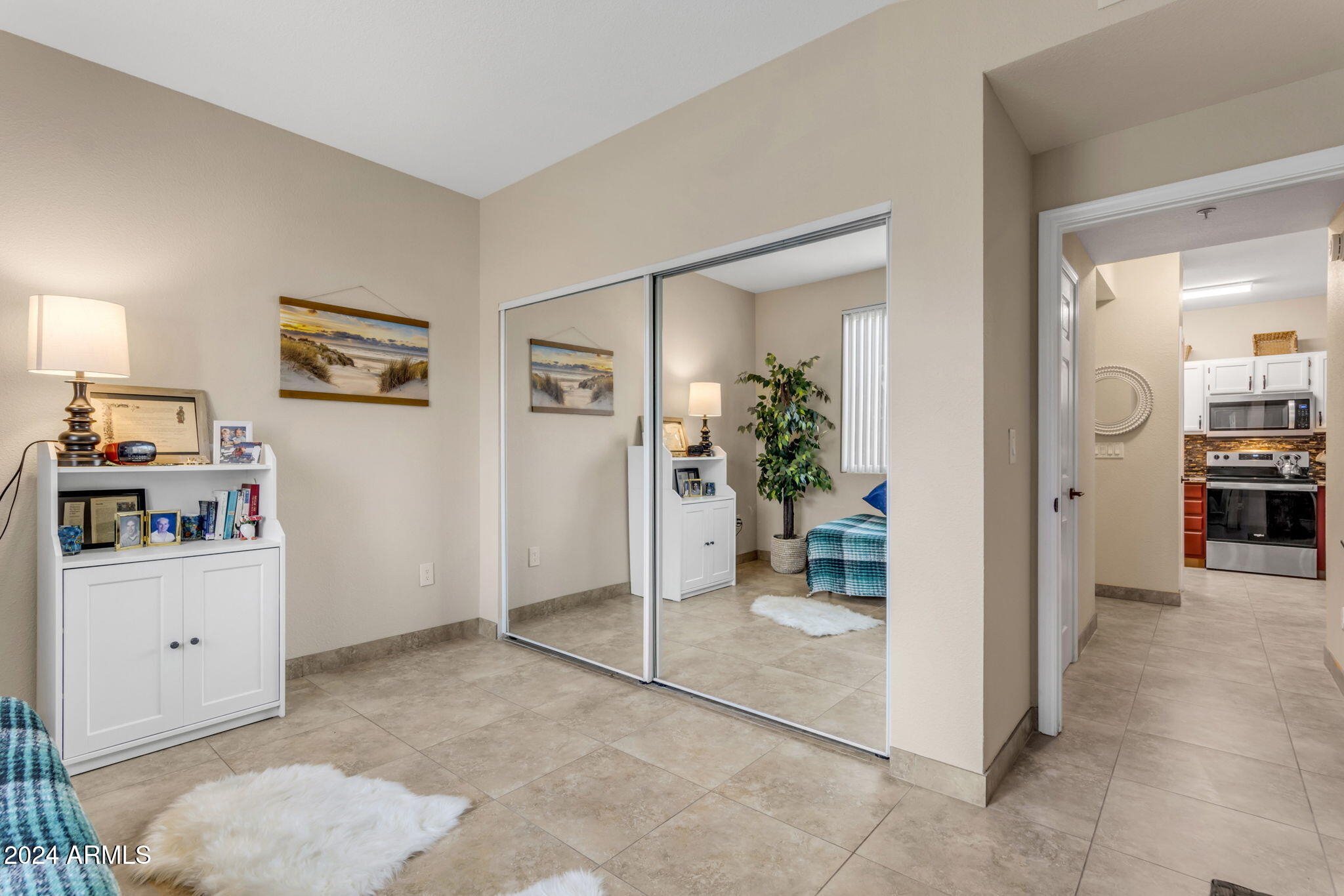 5401 E VAN BUREN Street, 1006