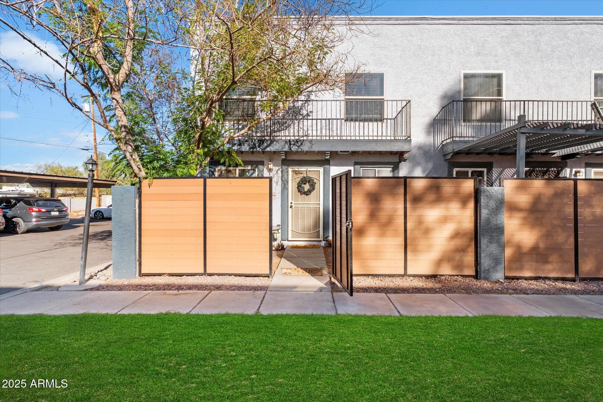 4142 N 11TH Street, 7
