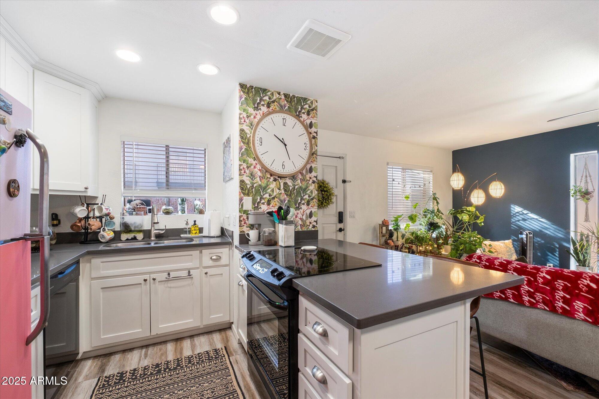 4142 N 11TH Street, 7