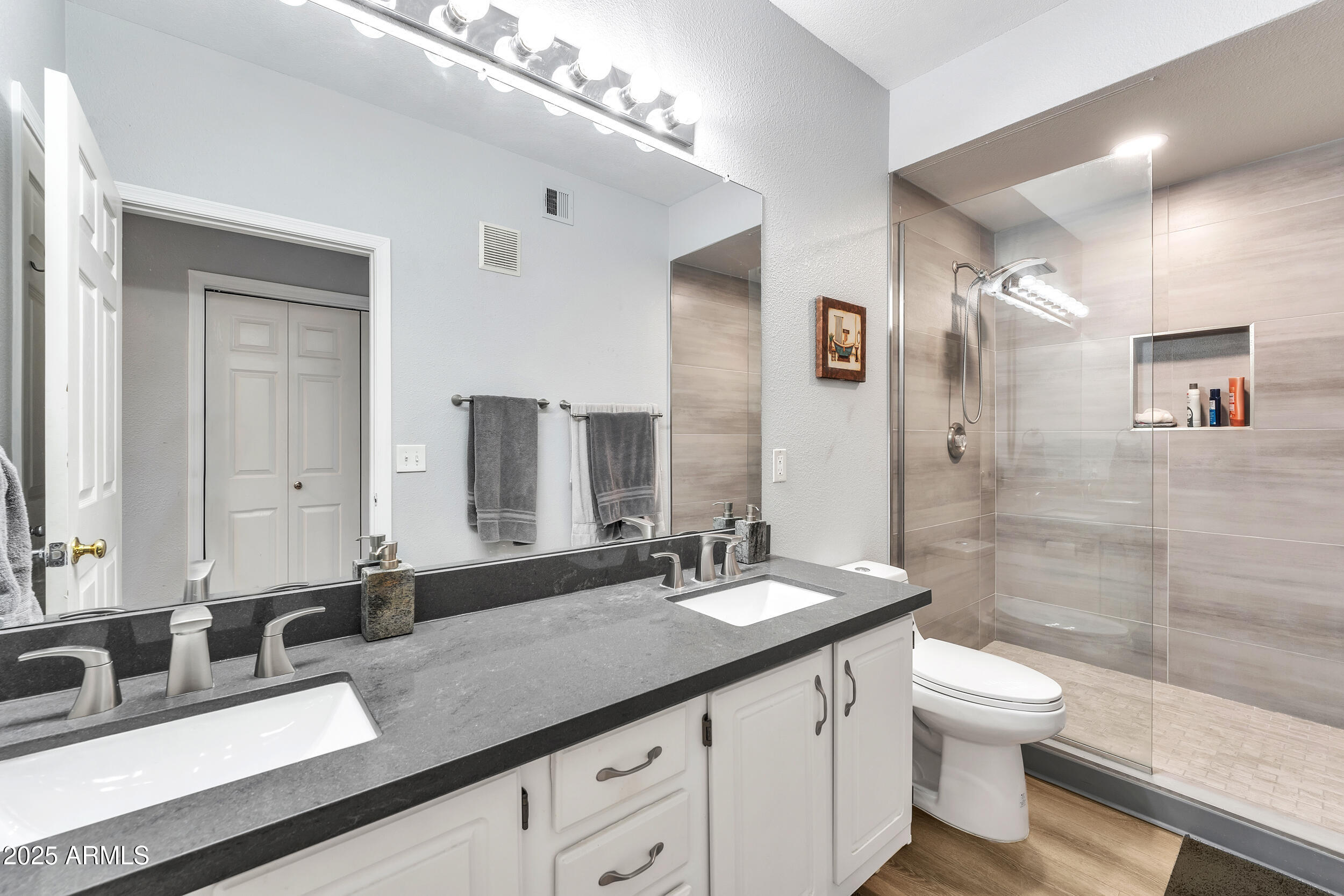 5401 E VAN BUREN Street, 1068