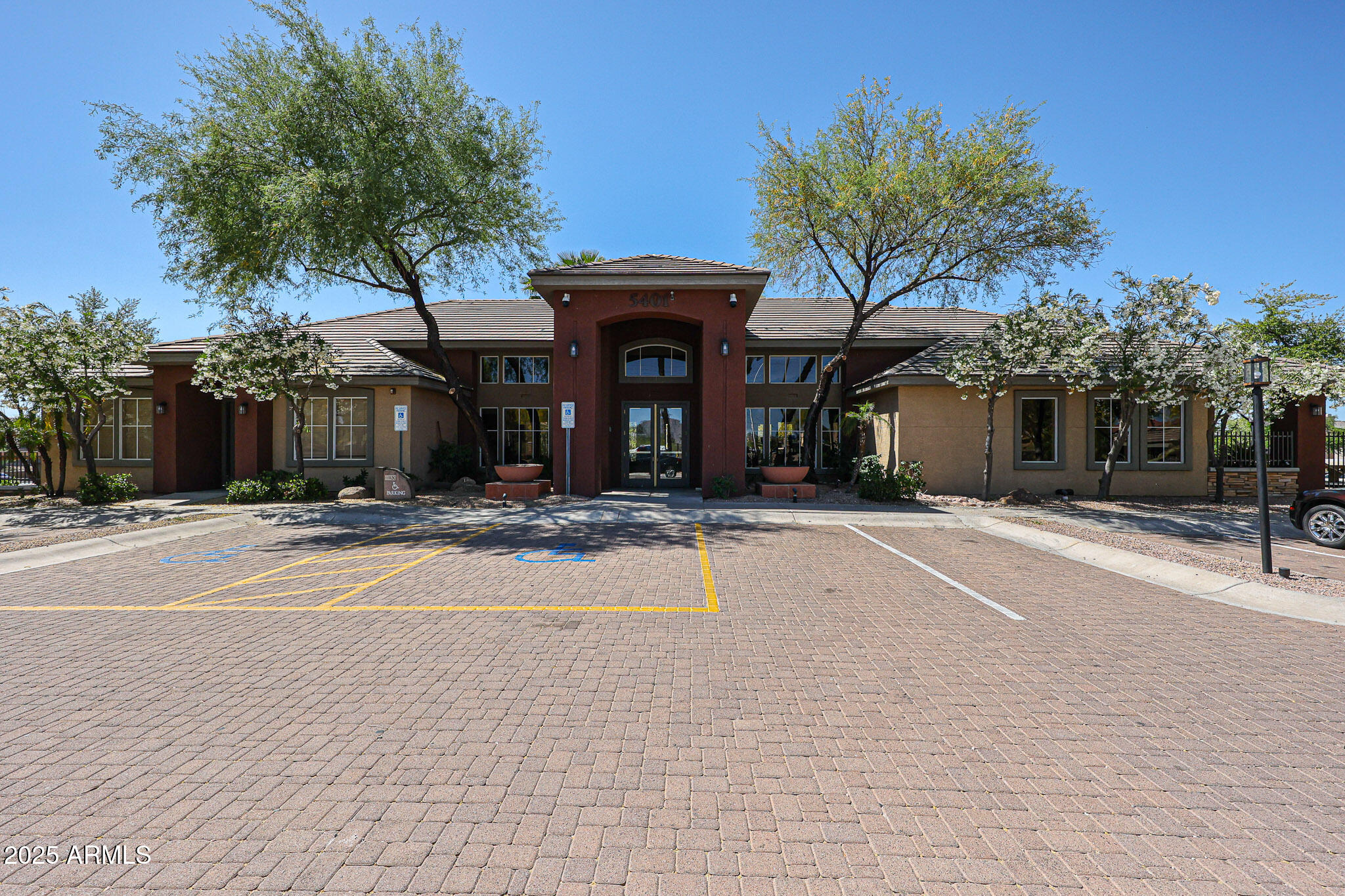 5401 E VAN BUREN Street, 1068